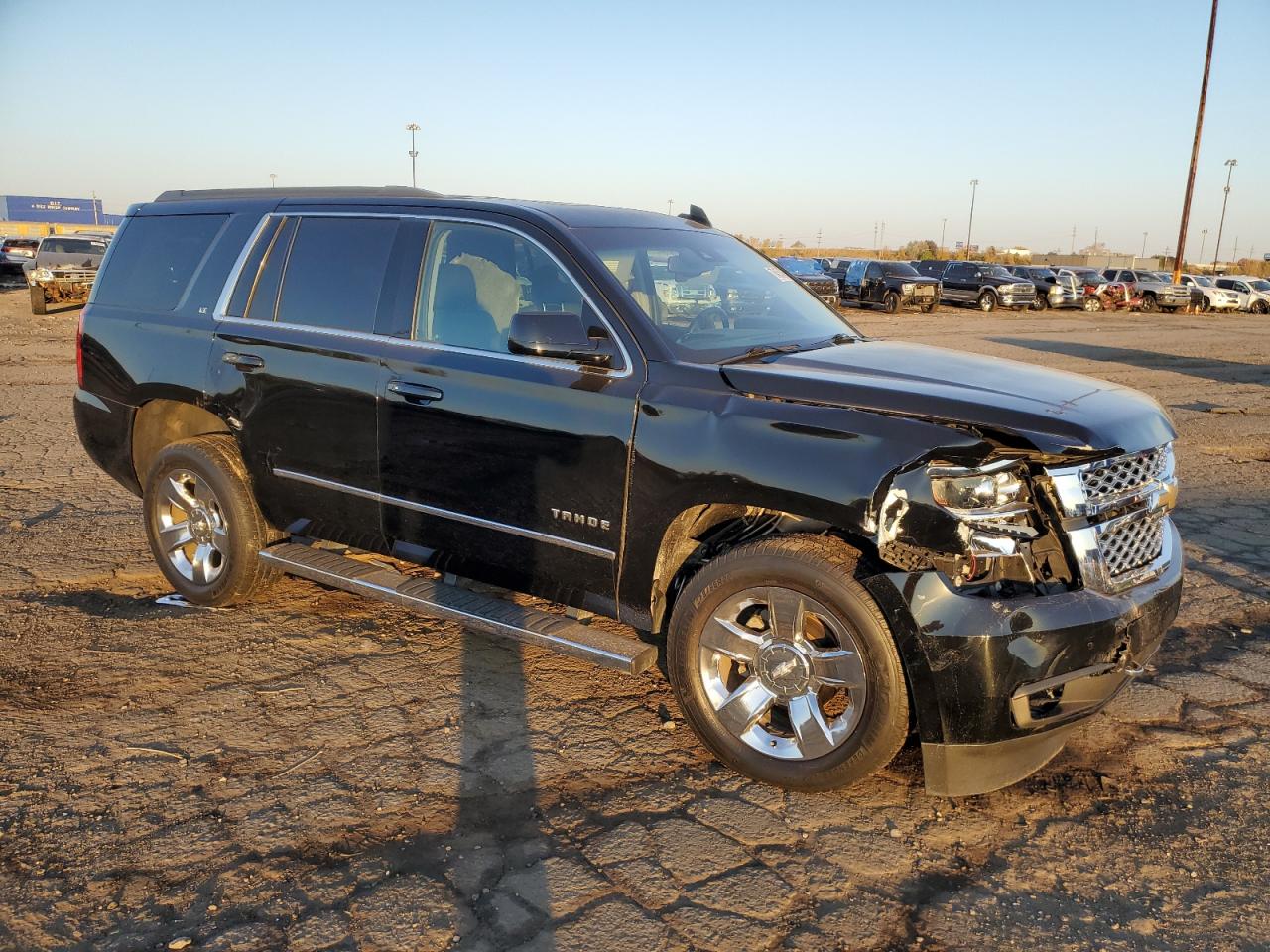 2017 Chevrolet Tahoe VIN 1GNSCBKC7HR234749 Copart auction photo, front end / side damage thumbnail 4