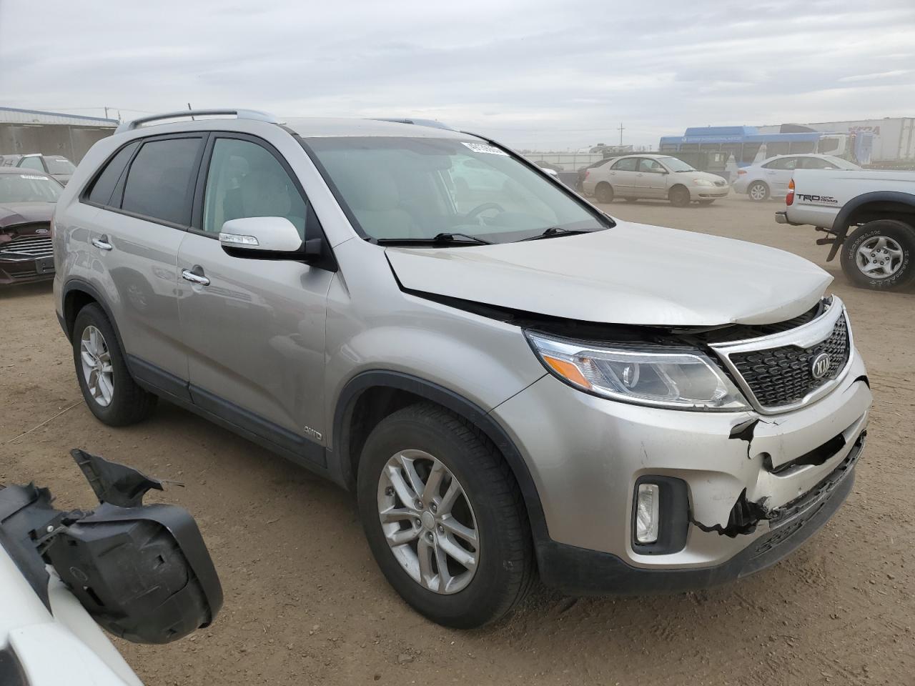2015 KIA Sorento VIN 5XYKTDA6XFG633831 Copart auction photo, front end damage thumbnail 4