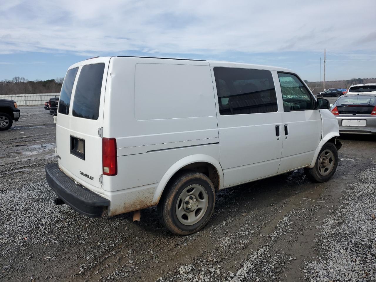 2005 Chevrolet Astro VIN 1GCDM19X55B132419 Copart auction photo, front end / minor dent/scratches damage thumbnail 3