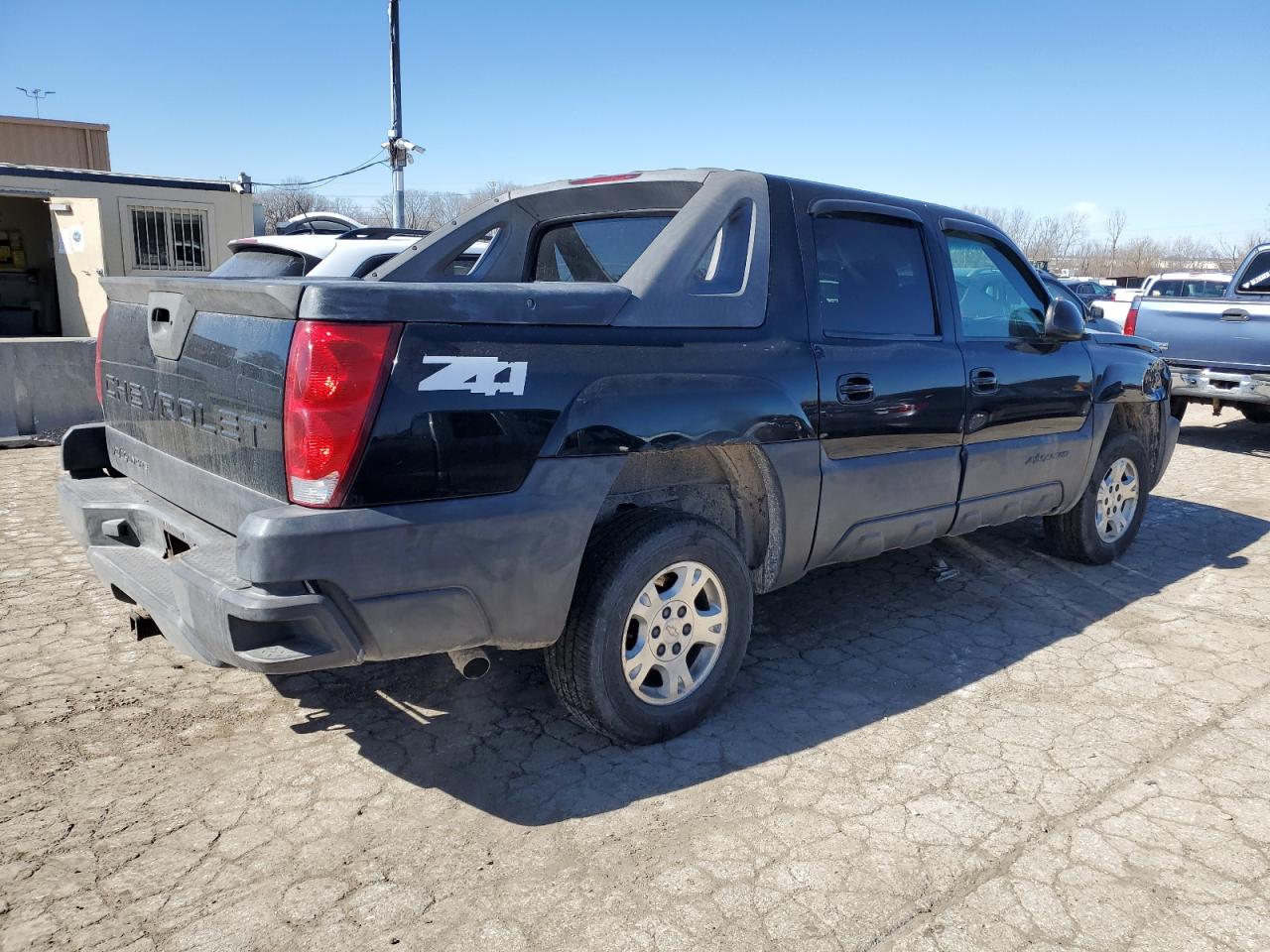2004 Chevrolet Avalanche VIN 3GNEK12T04G269749 Copart auction photo, front end / side damage thumbnail 3