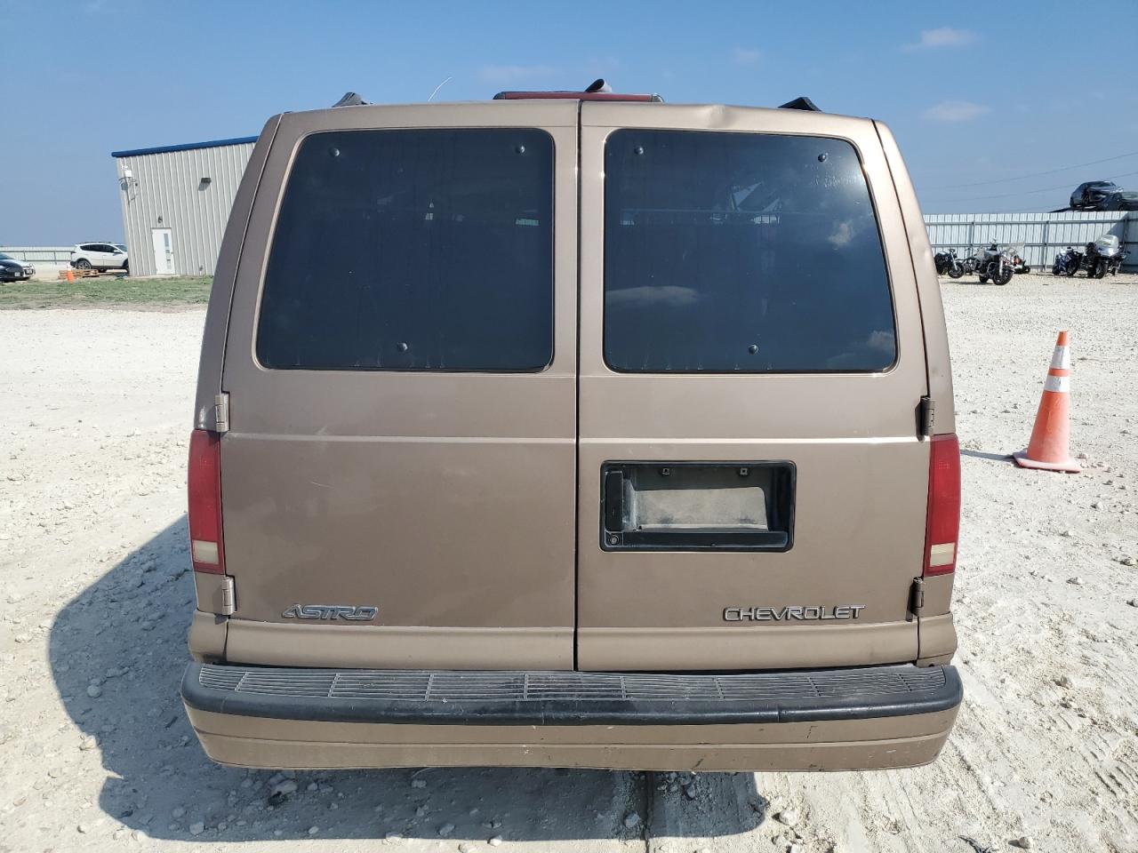 2000 Chevrolet Astro VIN 1GNDM19WXYB150711 Copart auction photo, side / hail damage thumbnail 6