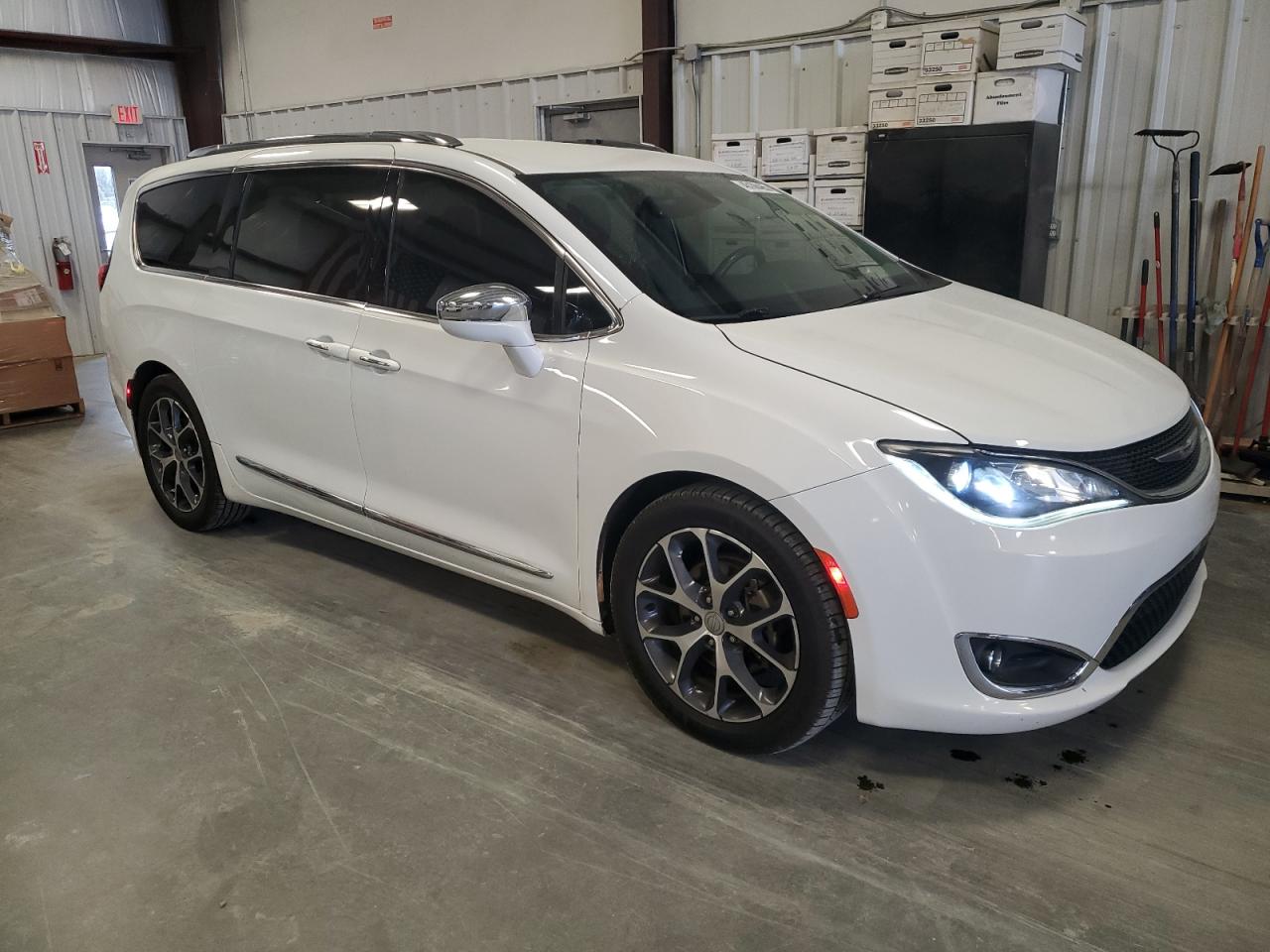 2018 Chrysler Pacifica VIN 2C4RC1GG1JR245811 Copart auction photo, minor dent/scratches damage thumbnail 4
