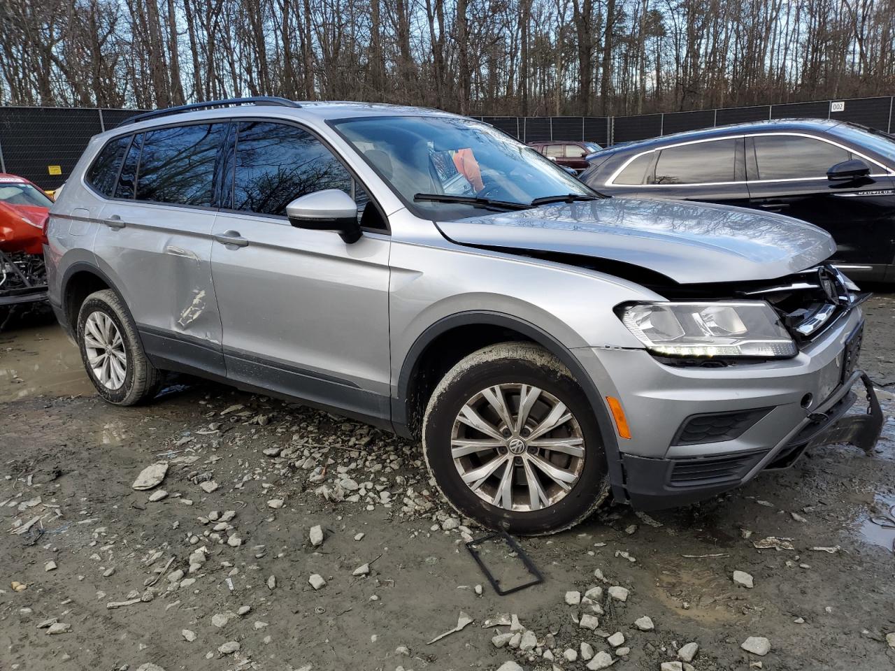 2020 Volkswagen Tiguan VIN 3VV1B7AX5LM121189 Copart auction photo, front end / side damage thumbnail 4