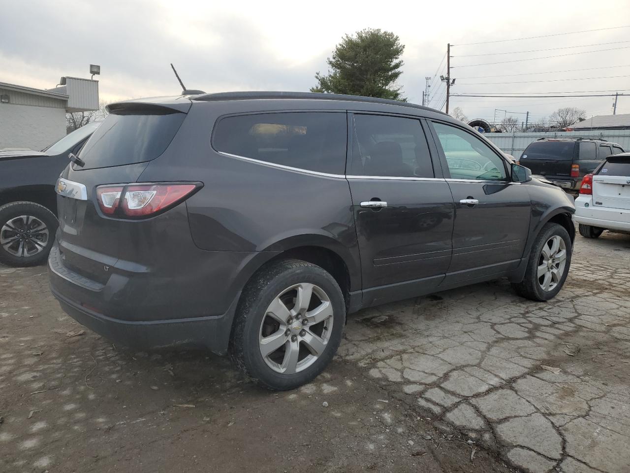2017 Chevrolet Traverse VIN 1GNKRGKDXHJ317885 Copart auction photo, front end / undercarriage damage thumbnail 3