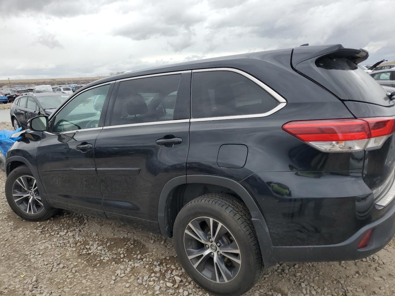2018 Toyota Highlander VIN 5TDBZRFH5JS895676 Copart auction photo, front end / side damage thumbnail 2