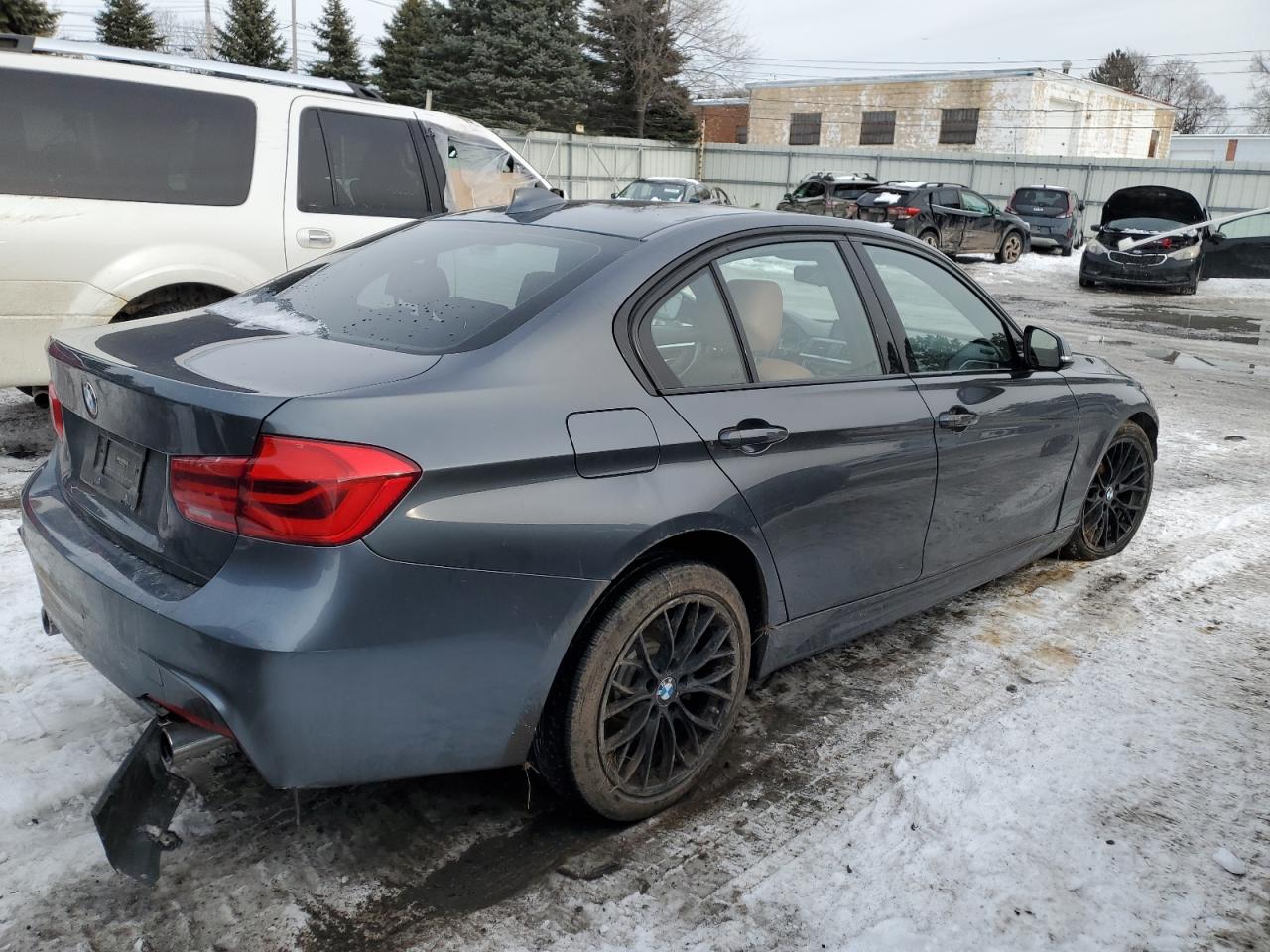 2018 BMW 3er VIN WBA8B7C57JA585715 Copart auction photo, front end damage thumbnail 3
