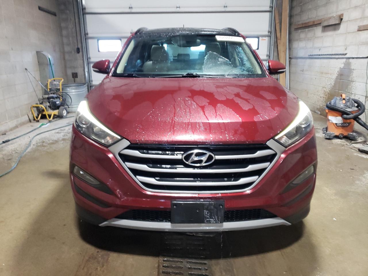 2017 Hyundai Tucson VIN KM8J3CA25HU552025 Copart auction photo, side / rear end damage thumbnail 5