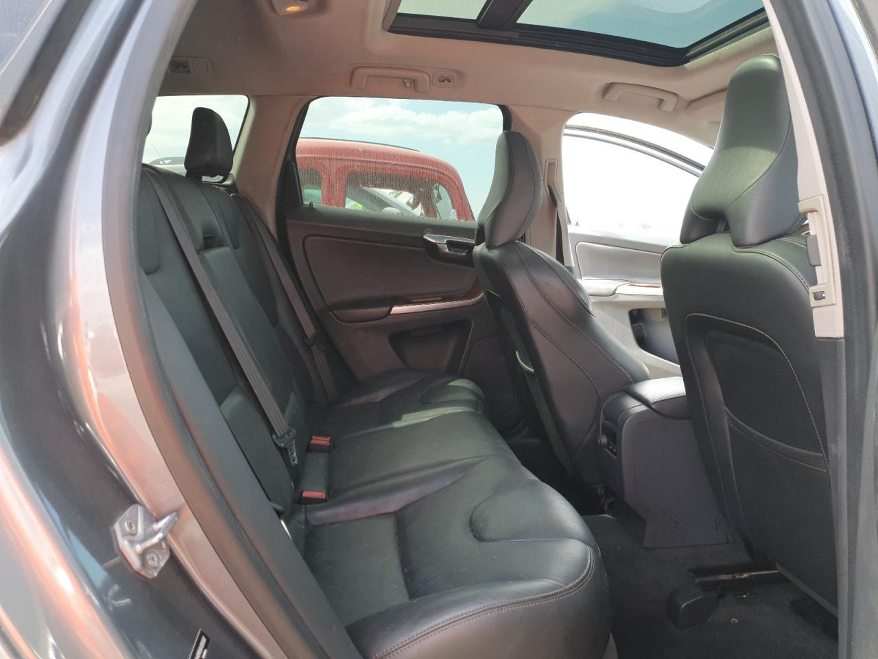2017 Volvo XC60 VIN YV440MRU6H2065687 Copart auction photo, water/flood damage thumbnail 11