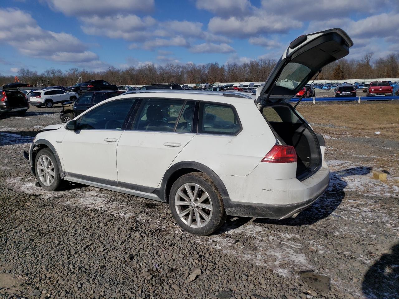 2017 Volkswagen Golf VIN 3VWH17AU2HM521303 Copart auction photo, front end damage thumbnail 2