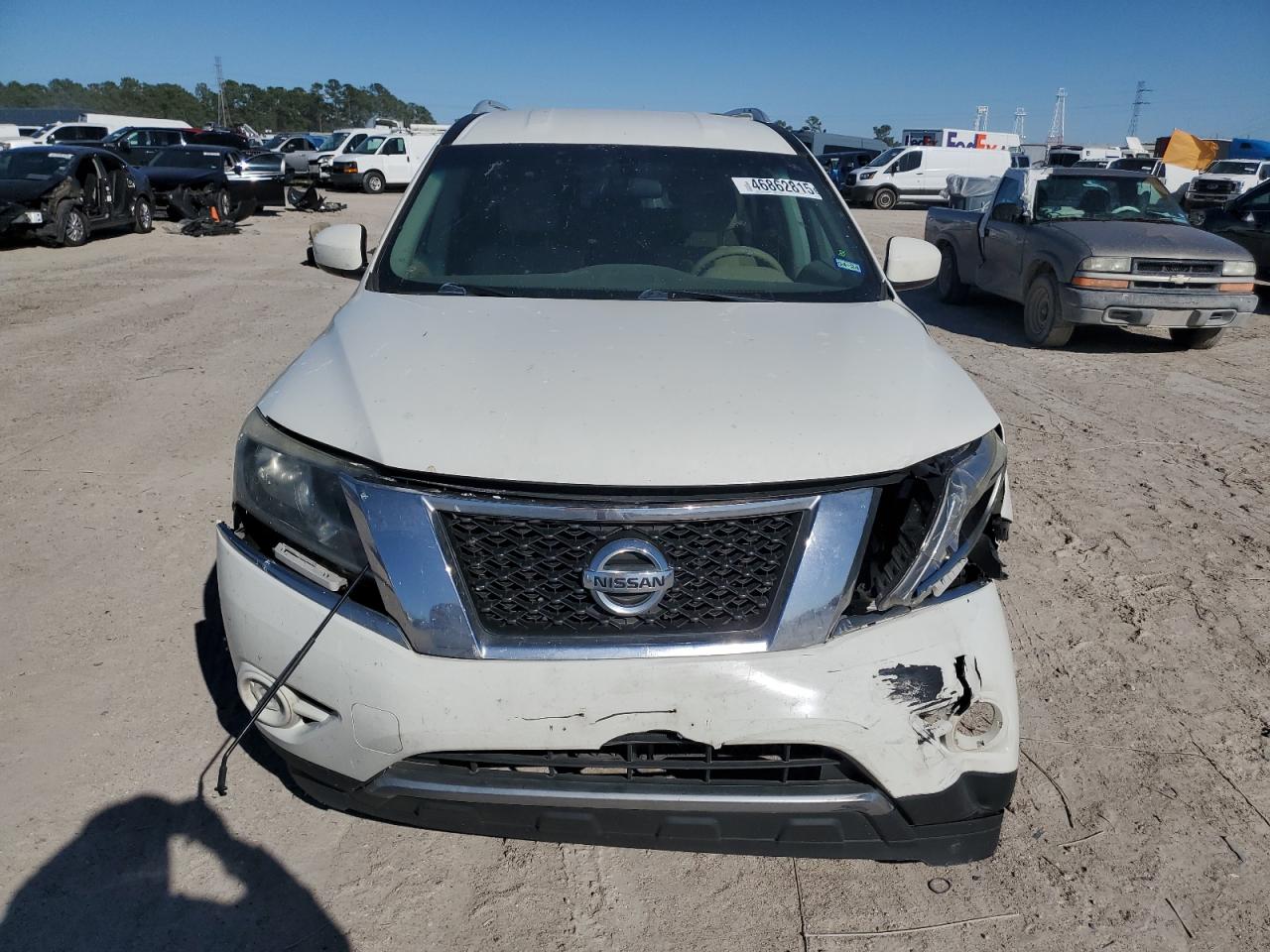 2015 Nissan Pathfinder VIN 5N1AR2MN4FC686185 Copart auction photo, front end / minor dent/scratches damage thumbnail 5
