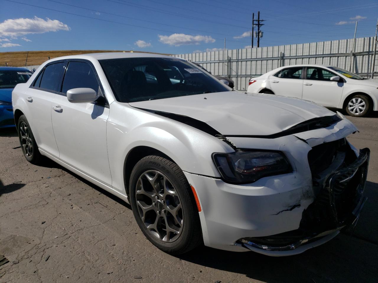 2015 Chrysler 300 VIN 2C3CCAGG0FH808810 Copart auction photo, front end / minor dent/scratches damage thumbnail 4