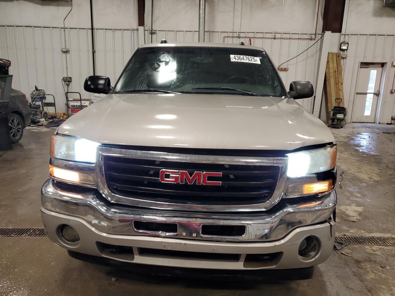 2005 GMC Sierra VIN 2GTEK13T951312597 Copart auction photo, front end damage thumbnail 5