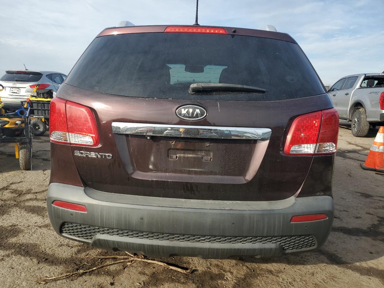 2011 KIA Sorento VIN 5XYKTCA11BG028198 Copart auction photo, normal wear damage thumbnail 6