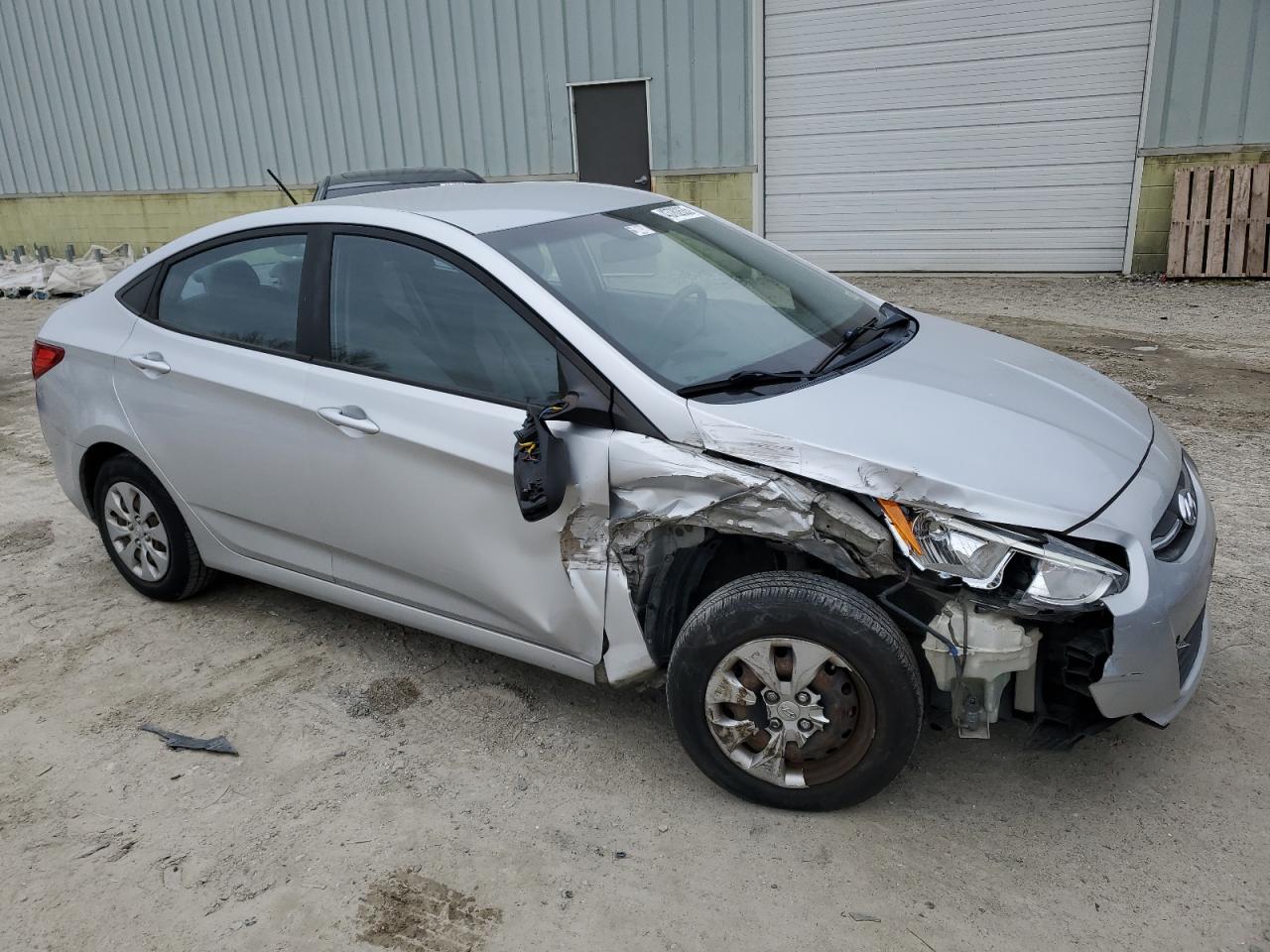 2015 Hyundai Accent VIN KMHCT4AE0FU889420 Copart auction photo, front end / side damage thumbnail 4