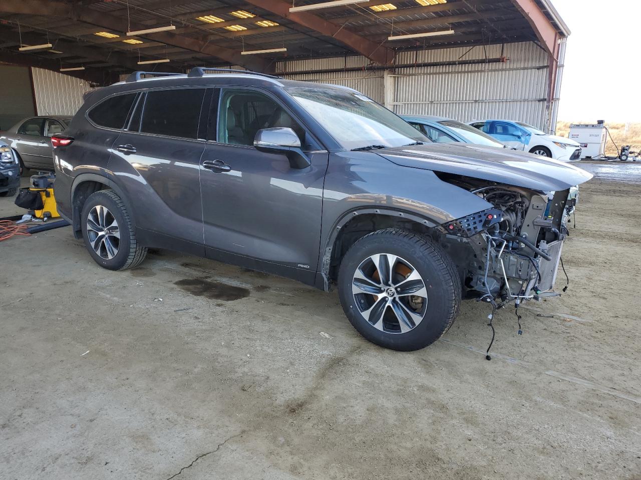 2022 Toyota Highlander VIN 5TDHBRCHXNS557361 Copart auction photo, front end damage thumbnail 4