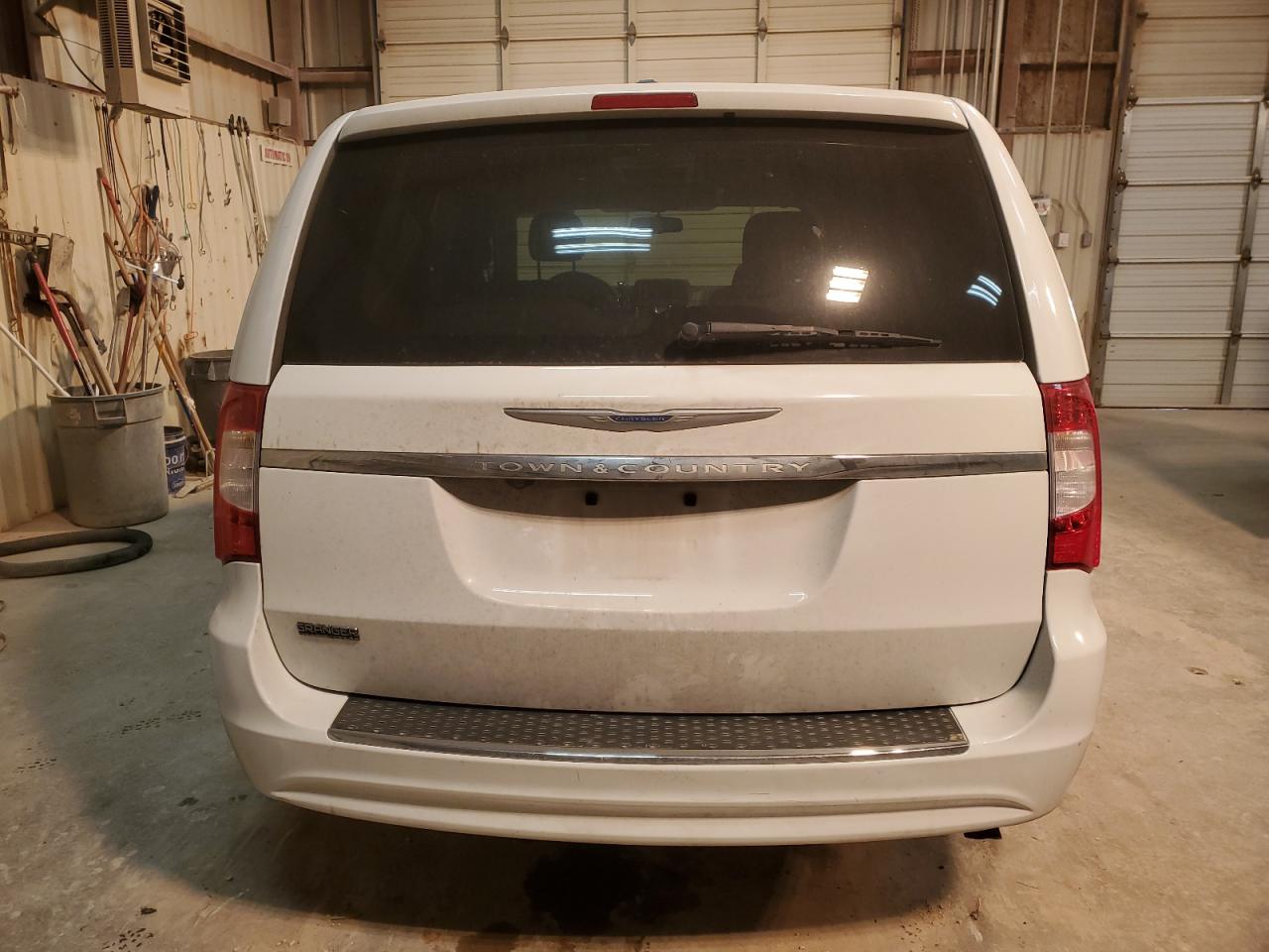 2015 Chrysler Town & Country VIN 2C4RC1BG7FR753635 Copart auction photo, hail / minor dent/scratches damage thumbnail 6