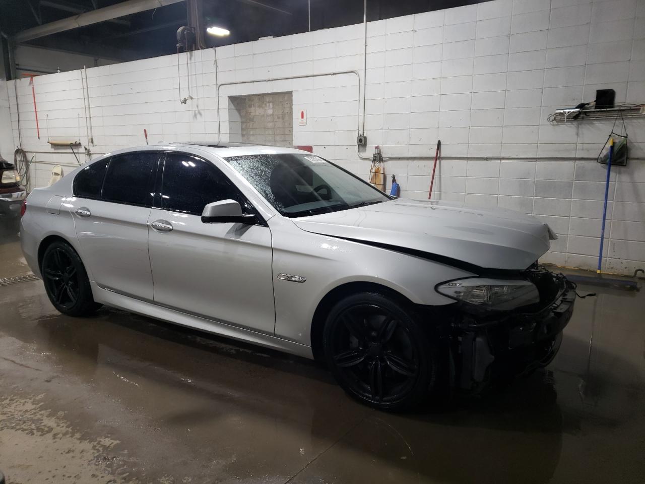 2013 BMW 5er VIN WBAFU9C56DDY72558 Copart auction photo, front end damage thumbnail 4