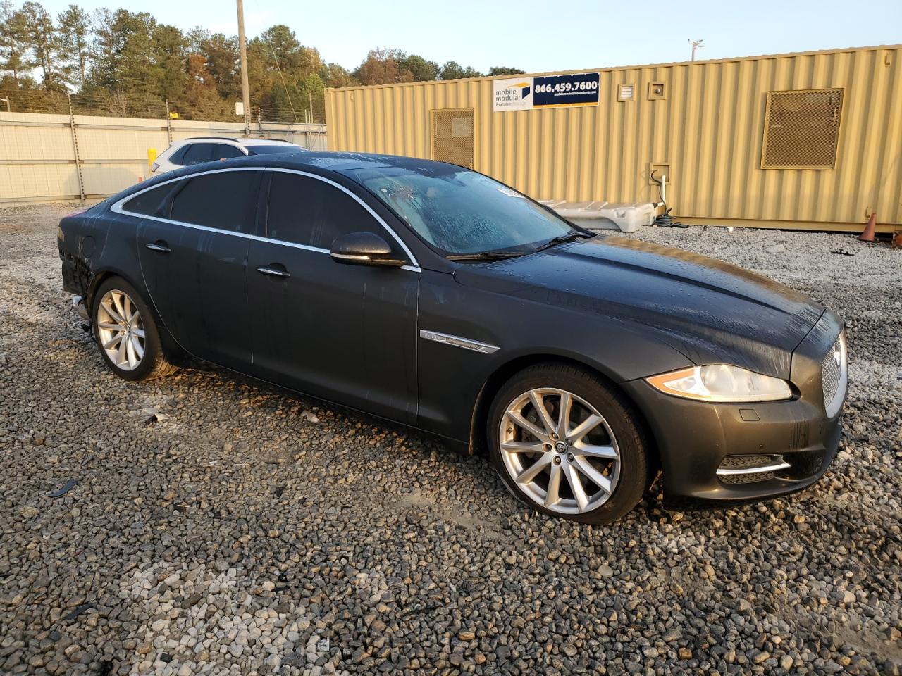 2013 Jaguar XJ VIN SAJWJ1CD2D8V47727 Copart auction photo, rear end / minor dent/scratches damage thumbnail 4