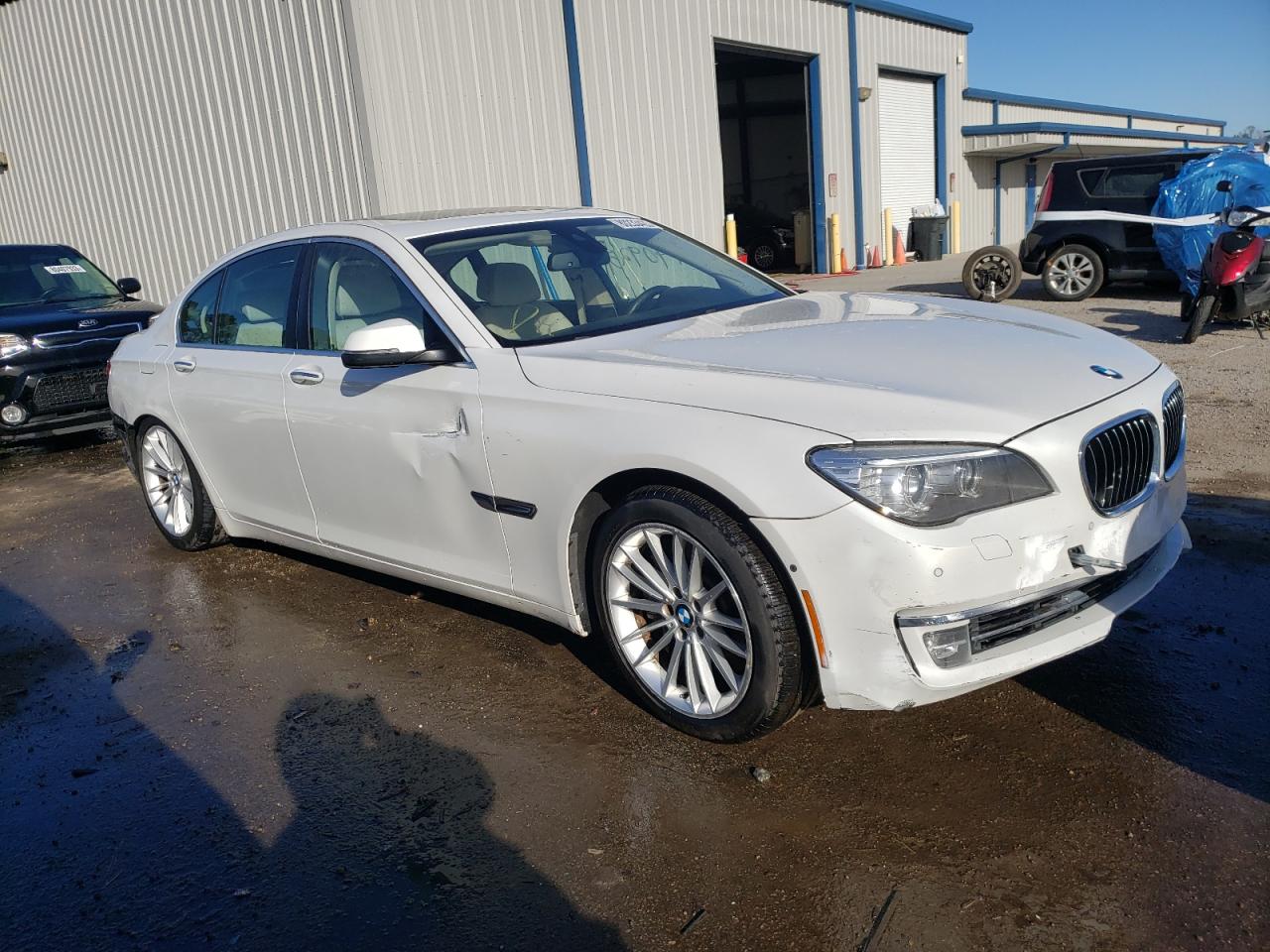 2013 BMW 7er VIN WBAYA8C55DC996693 Copart auction photo, rear end damage thumbnail 4