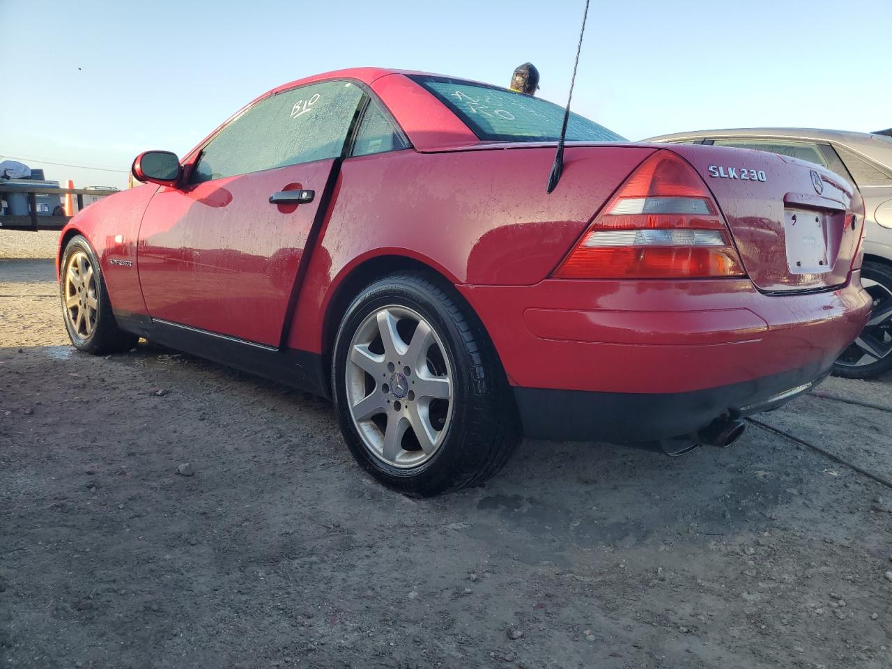 1998 Mercedes-Benz SLK-klasse VIN WDBKK47F9WF069035 Copart auction photo, water/flood damage thumbnail 2