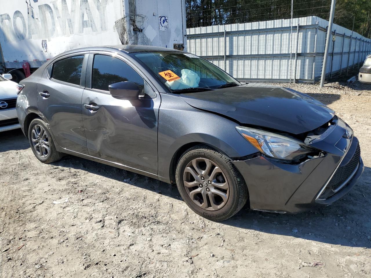 2019 Toyota Yaris VIN 3MYDLBYV3KY511913 Copart auction photo, front end / side damage thumbnail 4