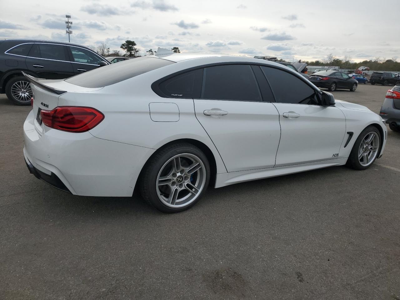 2018 BMW 4er VIN WBA4J1C55JBM10534 Copart auction photo, water/flood / minor dent/scratches damage thumbnail 3