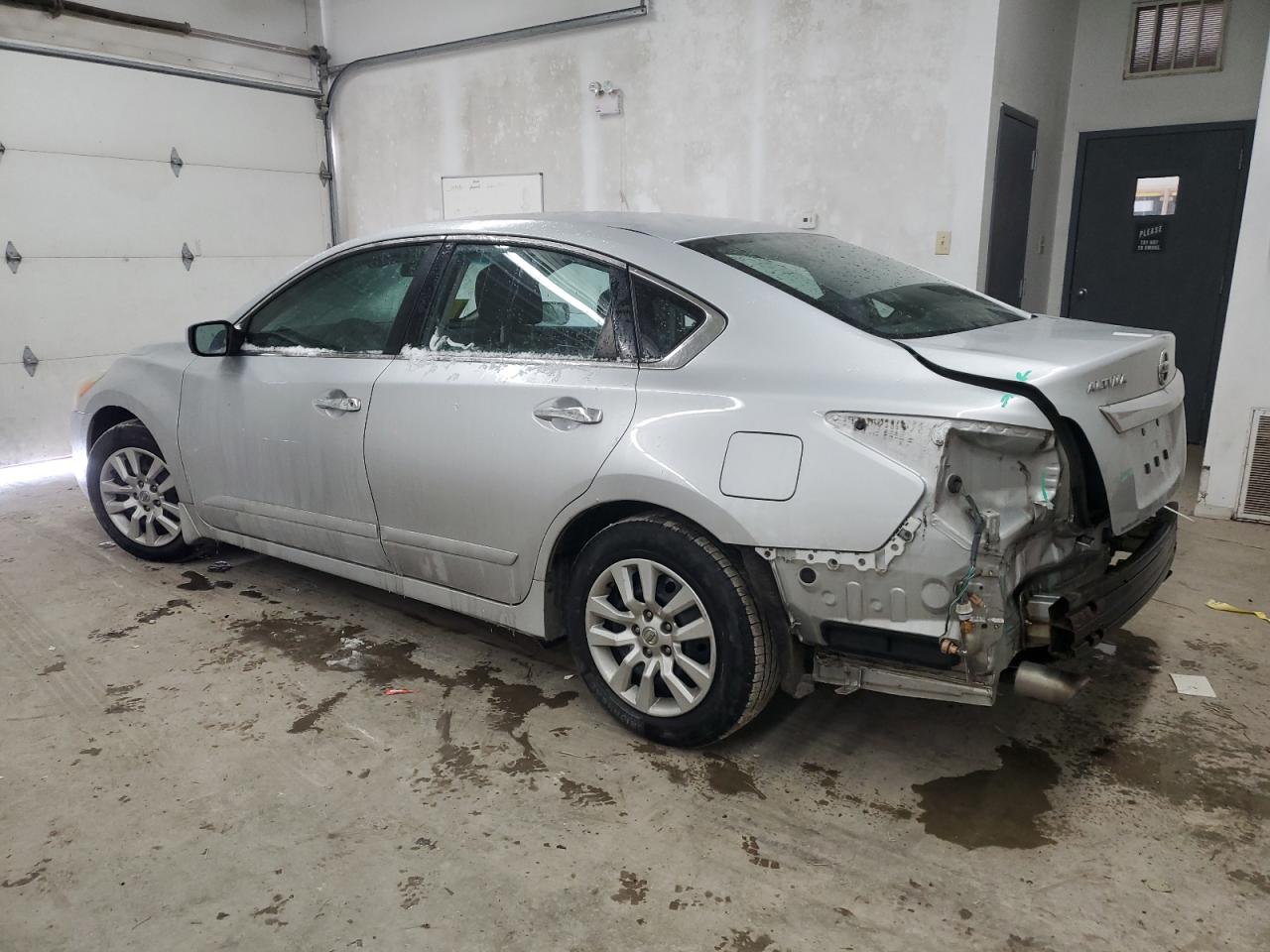 2015 Nissan Altima VIN 1N4AL3AP7FN918435 Copart auction photo, rear end / minor dent/scratches damage thumbnail 2