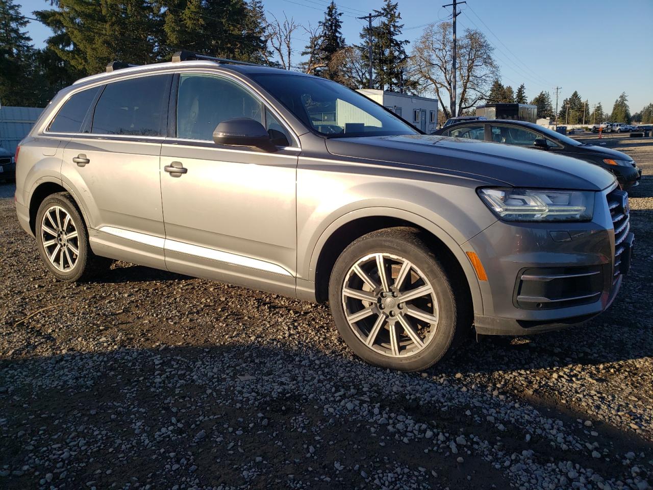 2017 Audi Q7 VIN WA1LAAF76HD021387 Copart auction photo, minor dent/scratches damage thumbnail 4
