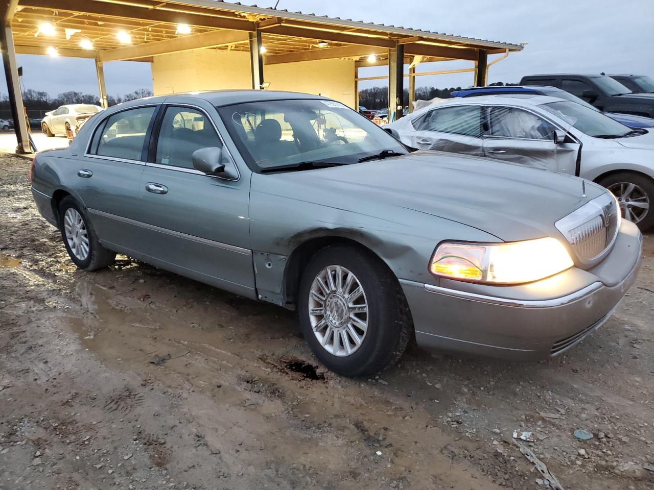 2004 Lincoln Town Car VIN 1LNHM81W04Y649387 Copart auction photo, front end damage thumbnail 4
