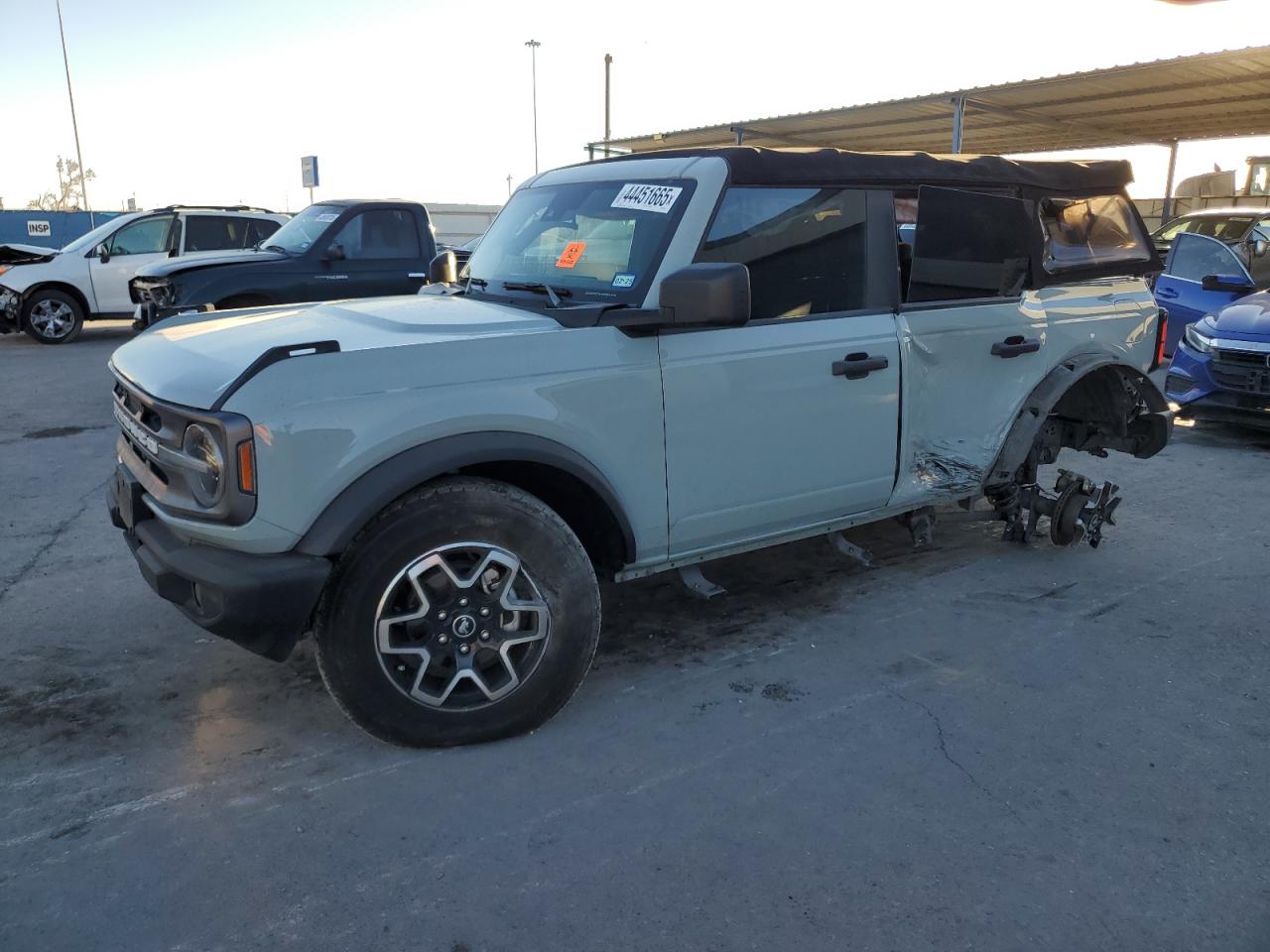 2022 Ford Bronco VIN 1FMDE5BH3NLA99823 - Copart auction photo