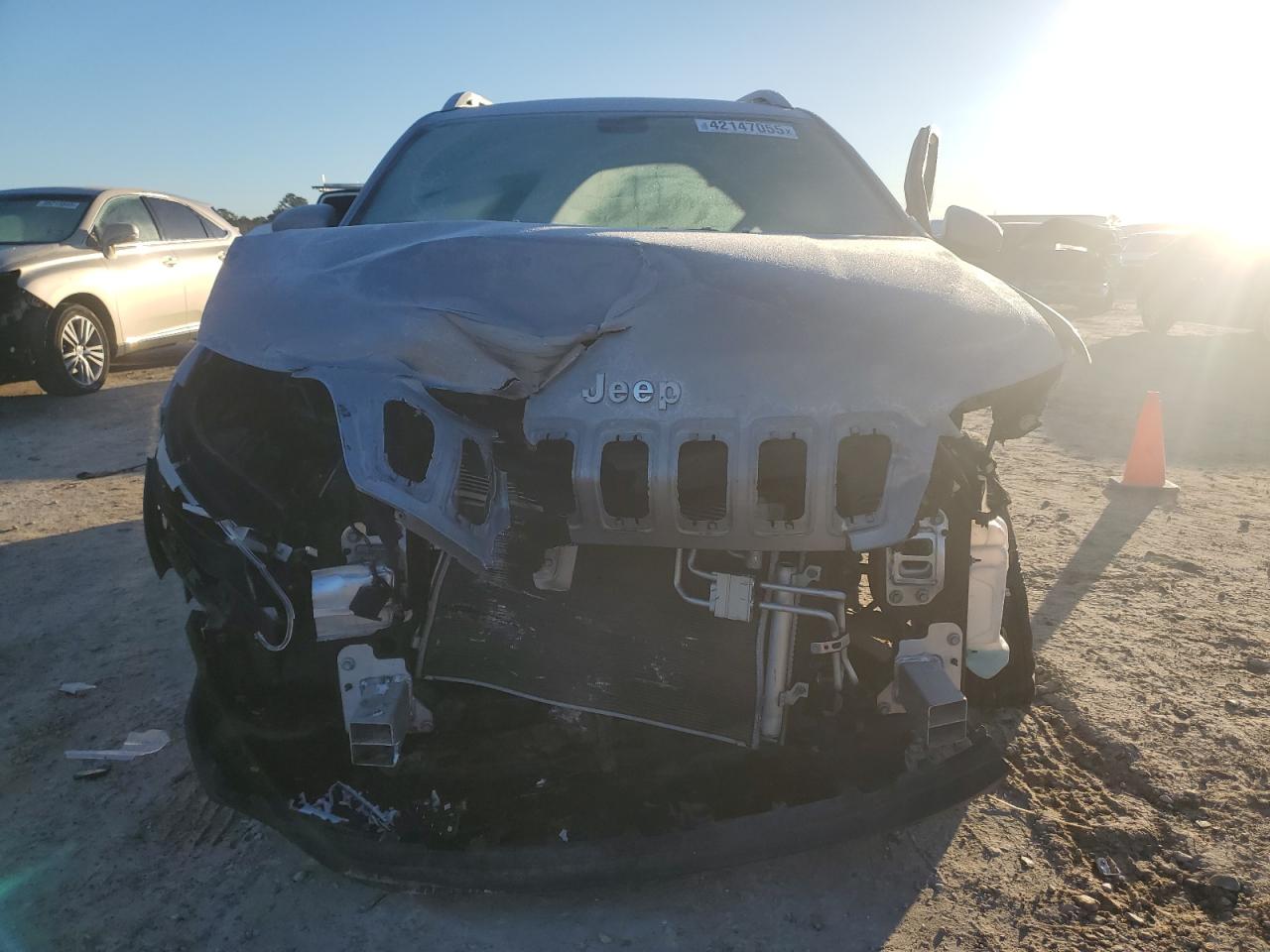 2019 Jeep Grand Cherokee VIN 1C4PJLCB4KD339978 Copart auction photo, side / front end damage thumbnail 5