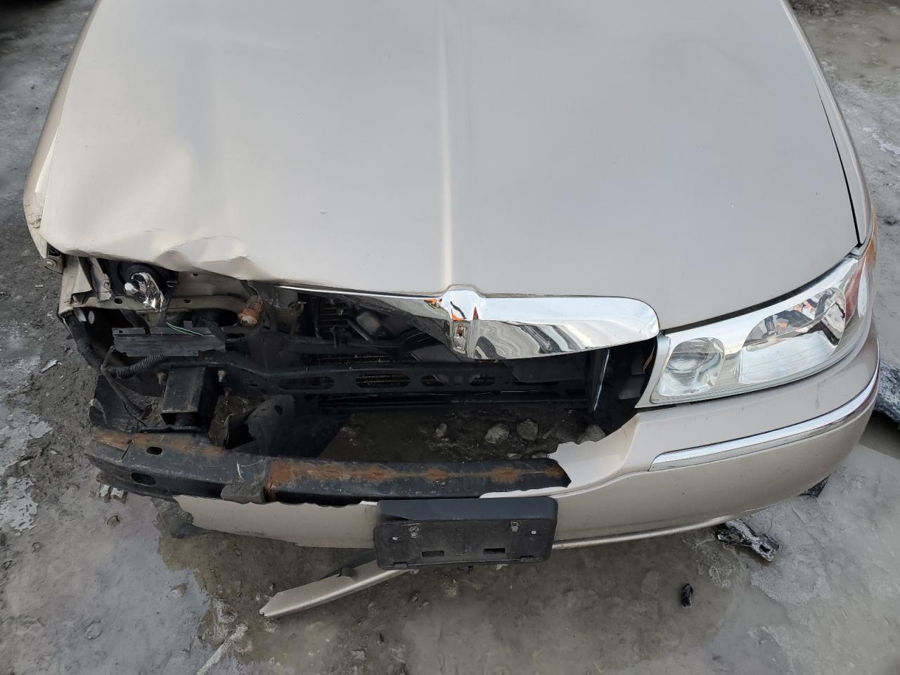 2002 Lincoln Town Car VIN 1LNHM82W22Y666929 Copart auction photo, front end damage thumbnail 11