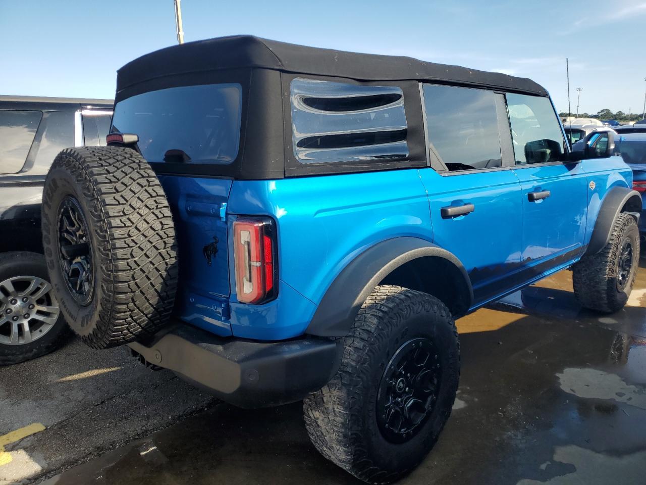 2022 Ford Bronco VIN 1FMEE5DP5NLB64616 Copart auction photo, water/flood damage thumbnail 3