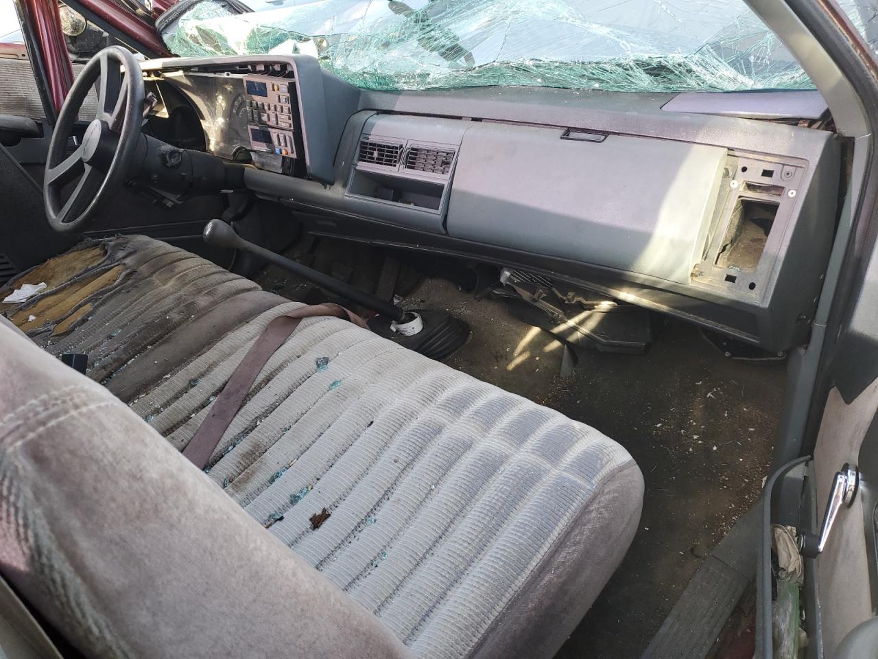 1990 Chevrolet GMT-400 VIN 1GCDC14Z8LE129621 Copart auction photo, front end / side damage thumbnail 8