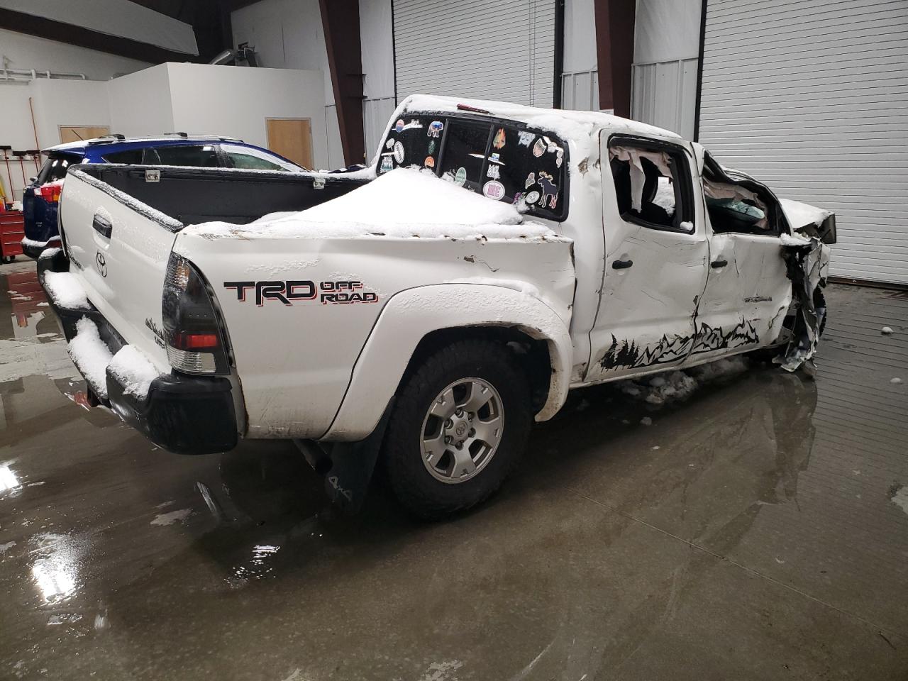 2015 Toyota Tacoma VIN 3TMLU4EN9FM172594 Copart auction photo, all over damage thumbnail 3