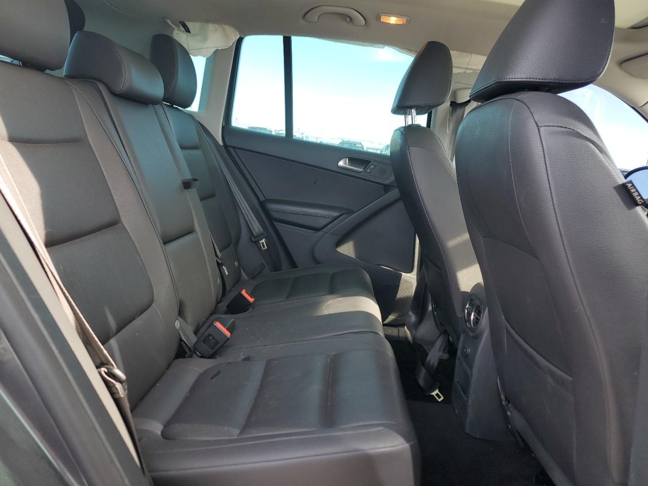 2016 Volkswagen Tiguan VIN WVGBV7AX7GW523842 Copart auction photo, front end / side damage thumbnail 11