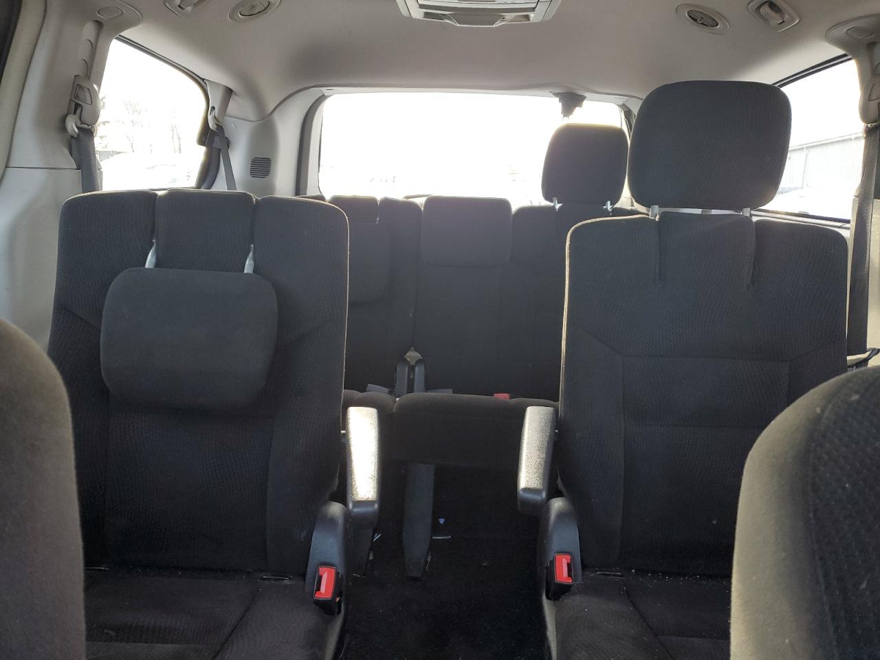 2016 Chrysler Town & Country VIN 2C4RC1BG7GR100921 Copart auction photo, front end / minor dent/scratches damage thumbnail 10