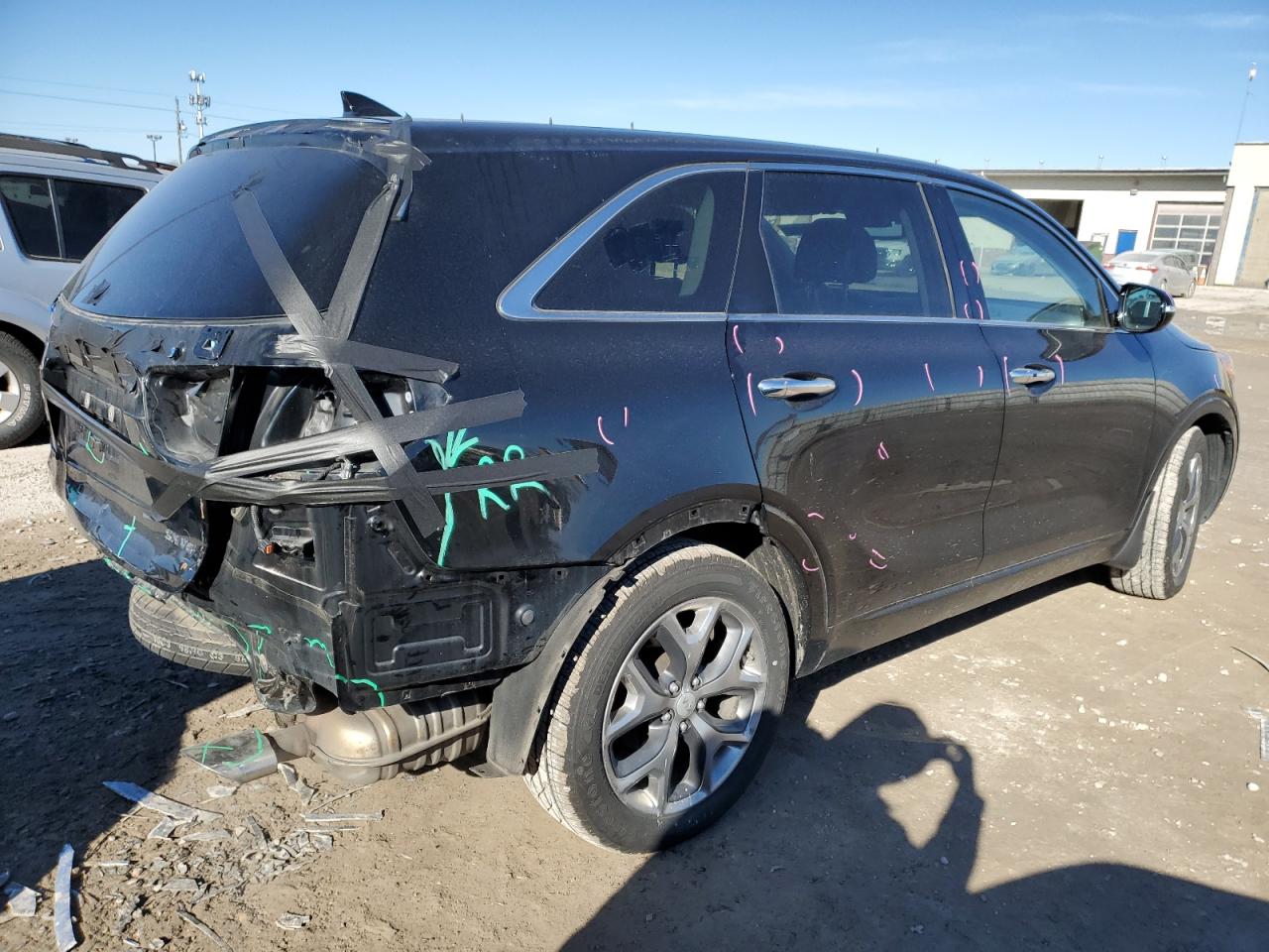 2018 KIA Sorento VIN 5XYPK4A50JG372914 Copart auction photo, rear end / minor dent/scratches damage thumbnail 3