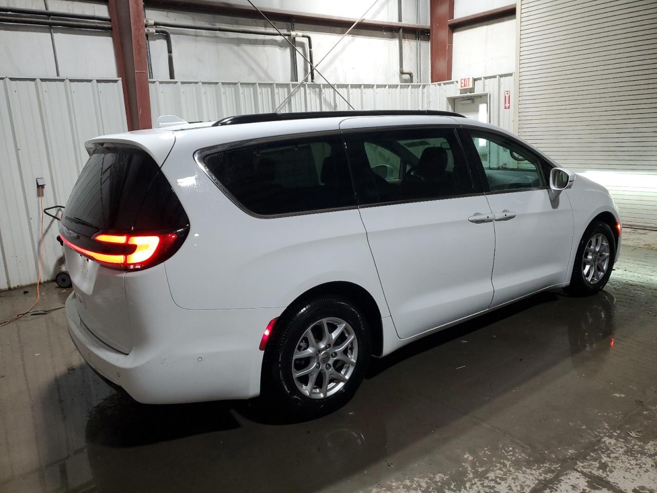 2022 Chrysler Pacifica VIN 2C4RC1BG5NR212985 Copart auction photo, front end / side damage thumbnail 3