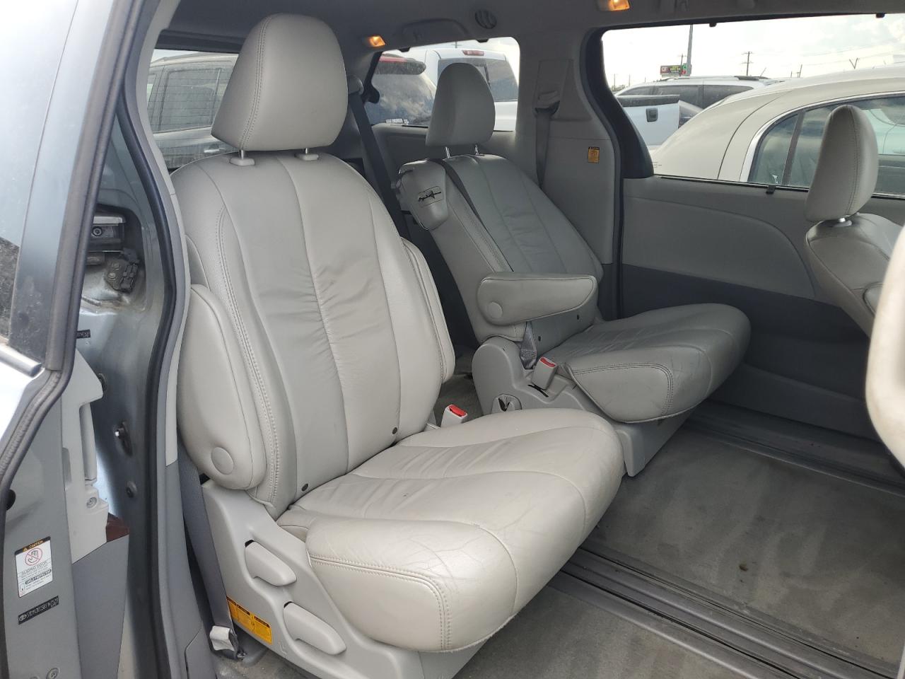 2011 Toyota Sienna VIN 5TDYK3DC5BS147529 Copart auction photo, rear end / front end damage thumbnail 10