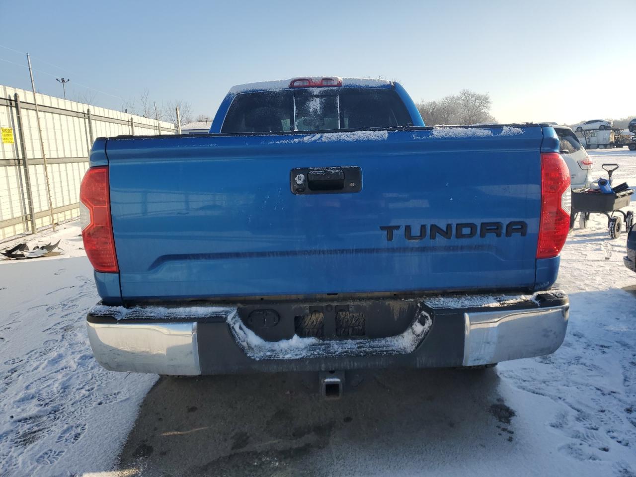 2017 Toyota Tundra VIN 5TFUW5F14HX583625 Copart auction photo, minor dent/scratches damage thumbnail 6
