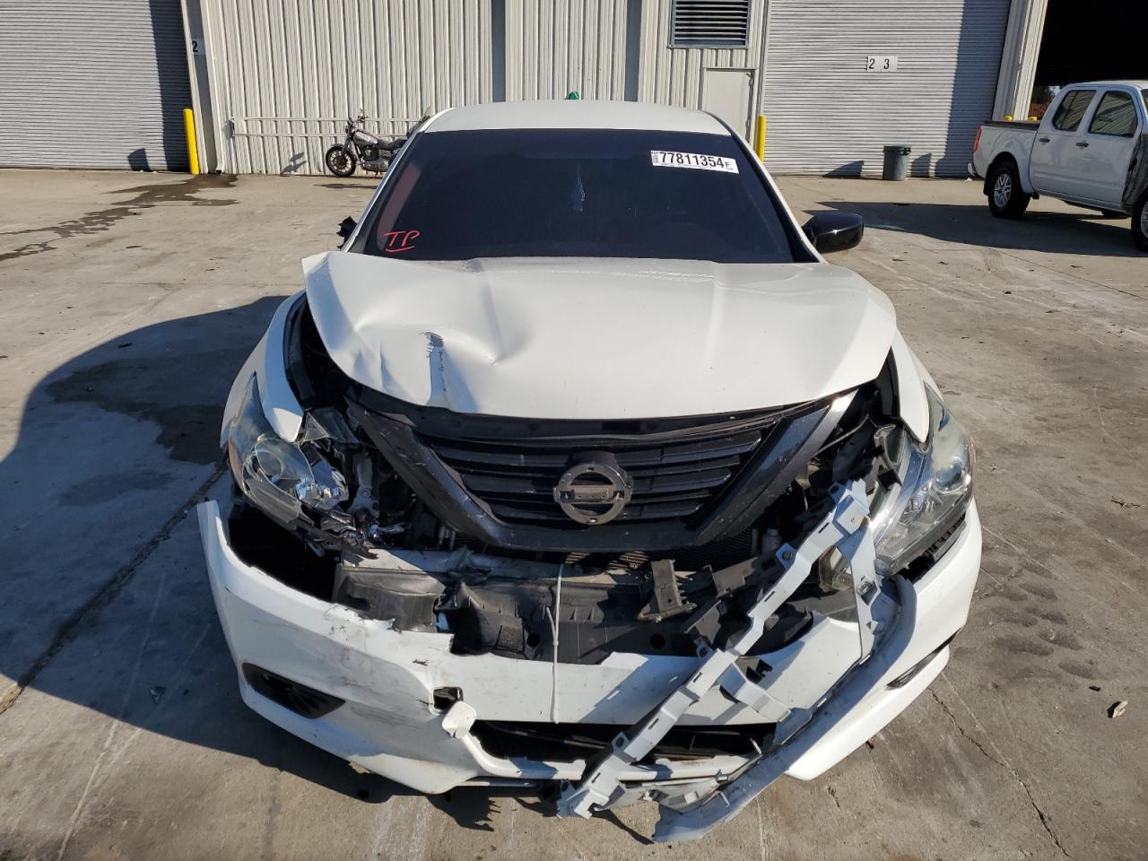 2018 Nissan Altima VIN 1N4AL3AP7JC273211 Copart auction photo, front end damage thumbnail 5
