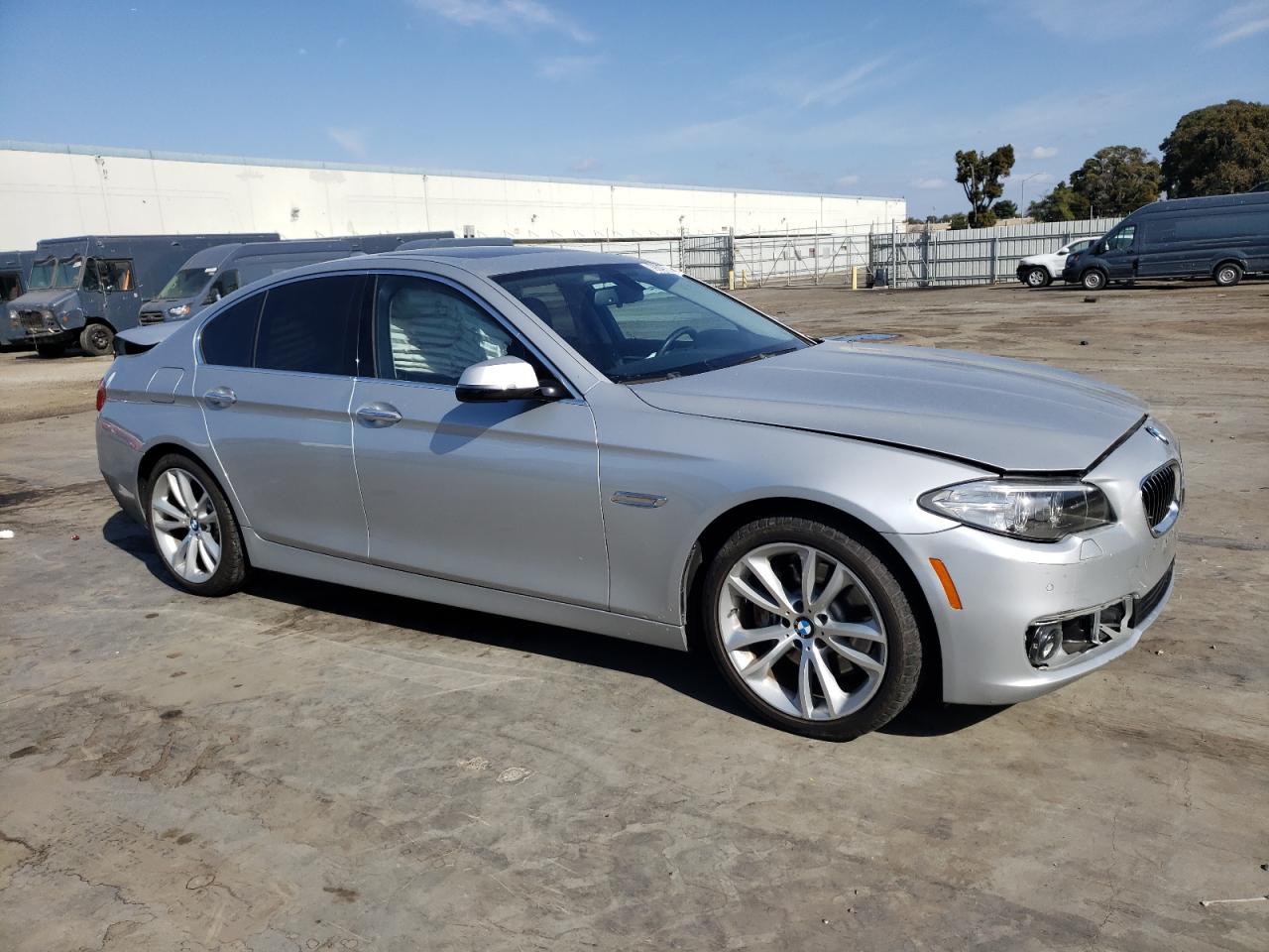 2016 BMW 5er VIN WBA5B1C52GG132303 Copart auction photo, front end damage thumbnail 4