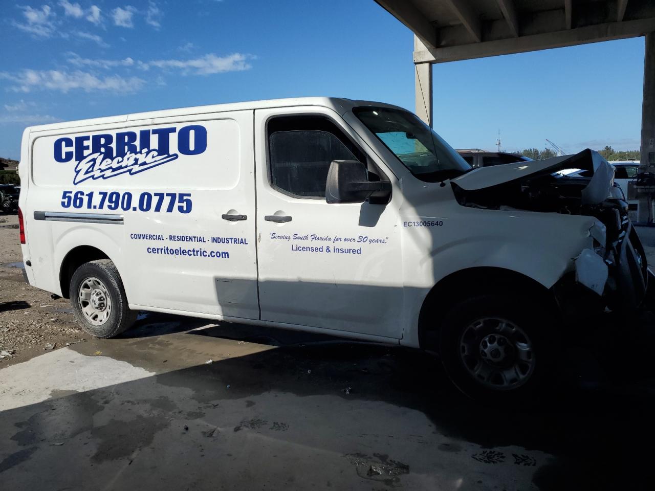 2017 Nissan NV VIN 1N6BF0KM4HN808449 Copart auction photo, front end / minor dent/scratches damage thumbnail 4