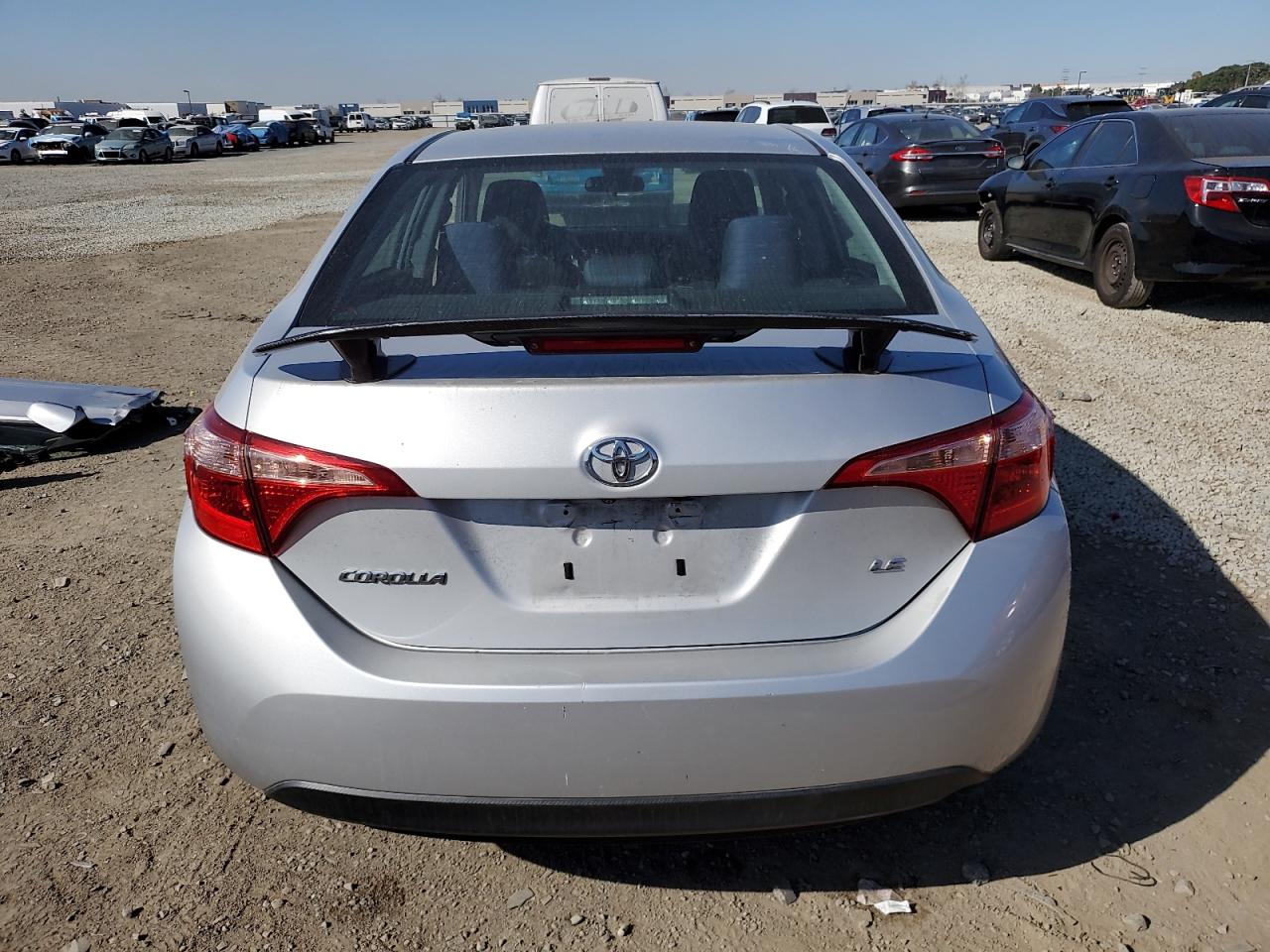 2018 Toyota Corolla VIN 5YFBURHE4JP769576 Copart auction photo, front end / side damage thumbnail 6