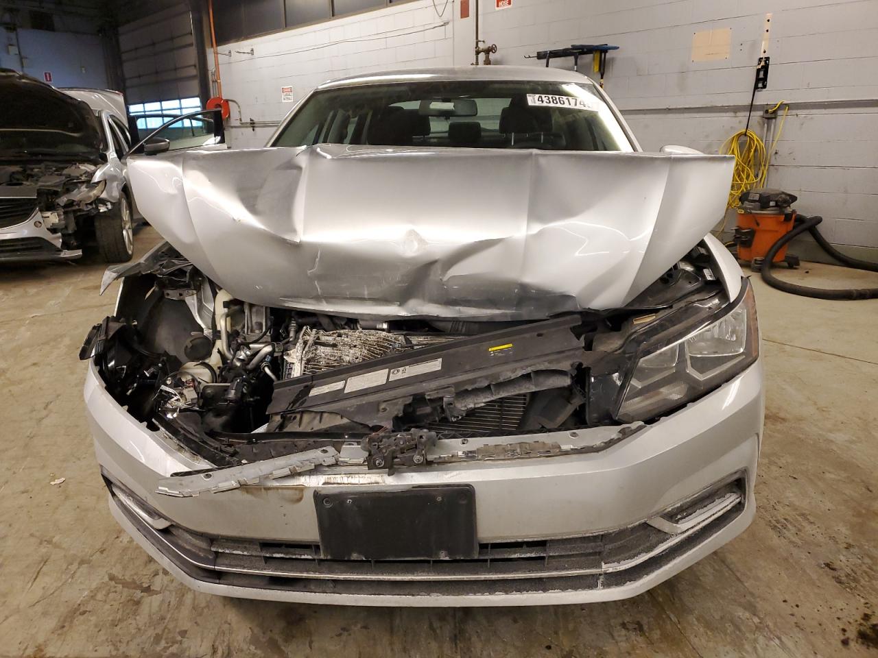 2017 Volkswagen Passat VIN 1VWAT7A38HC034000 Copart auction photo, front end / mechanical damage thumbnail 5