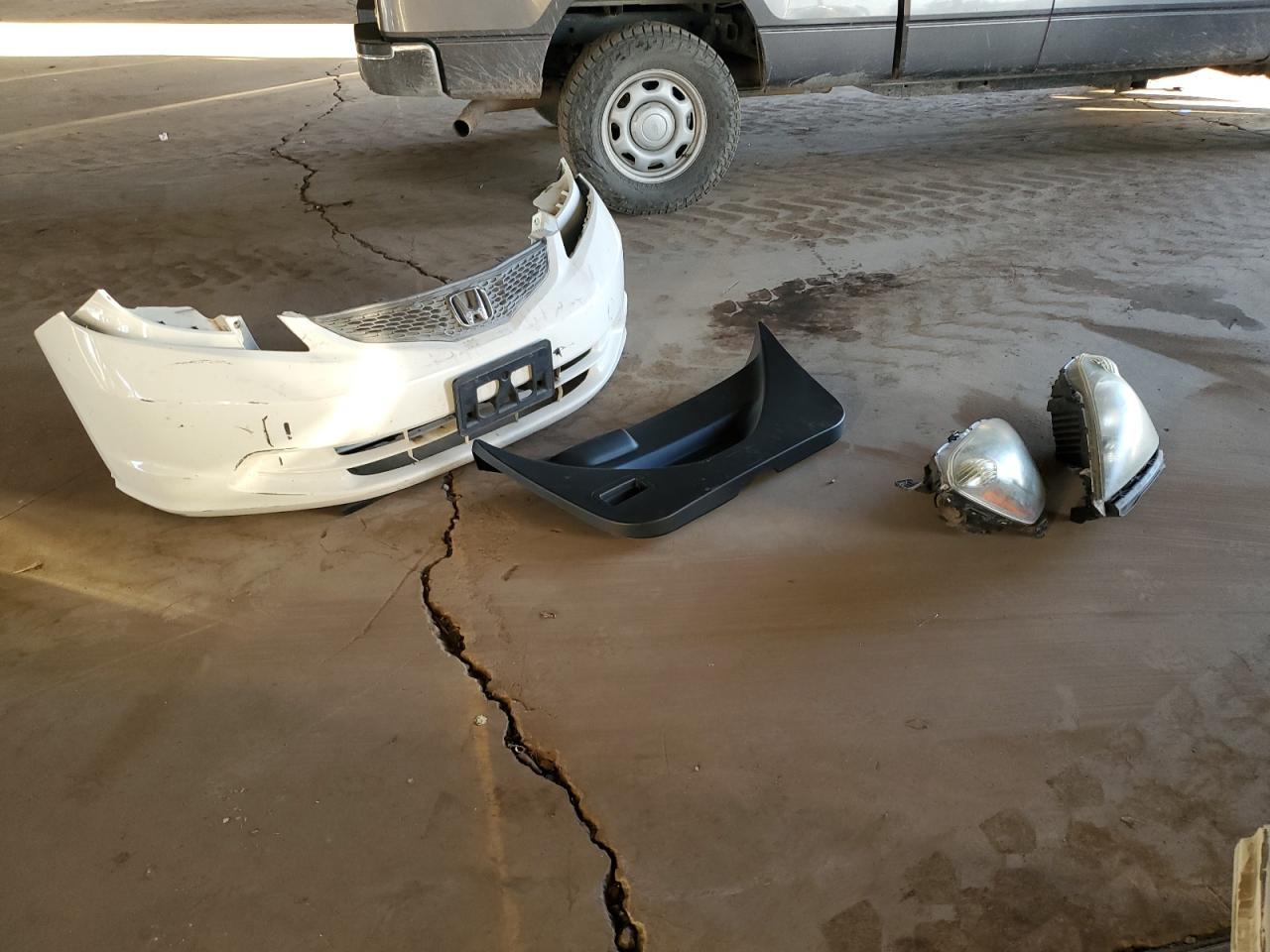 2009 Honda Fit VIN JHMGE882X9S073025 Copart auction photo, front end / rear end damage thumbnail 12