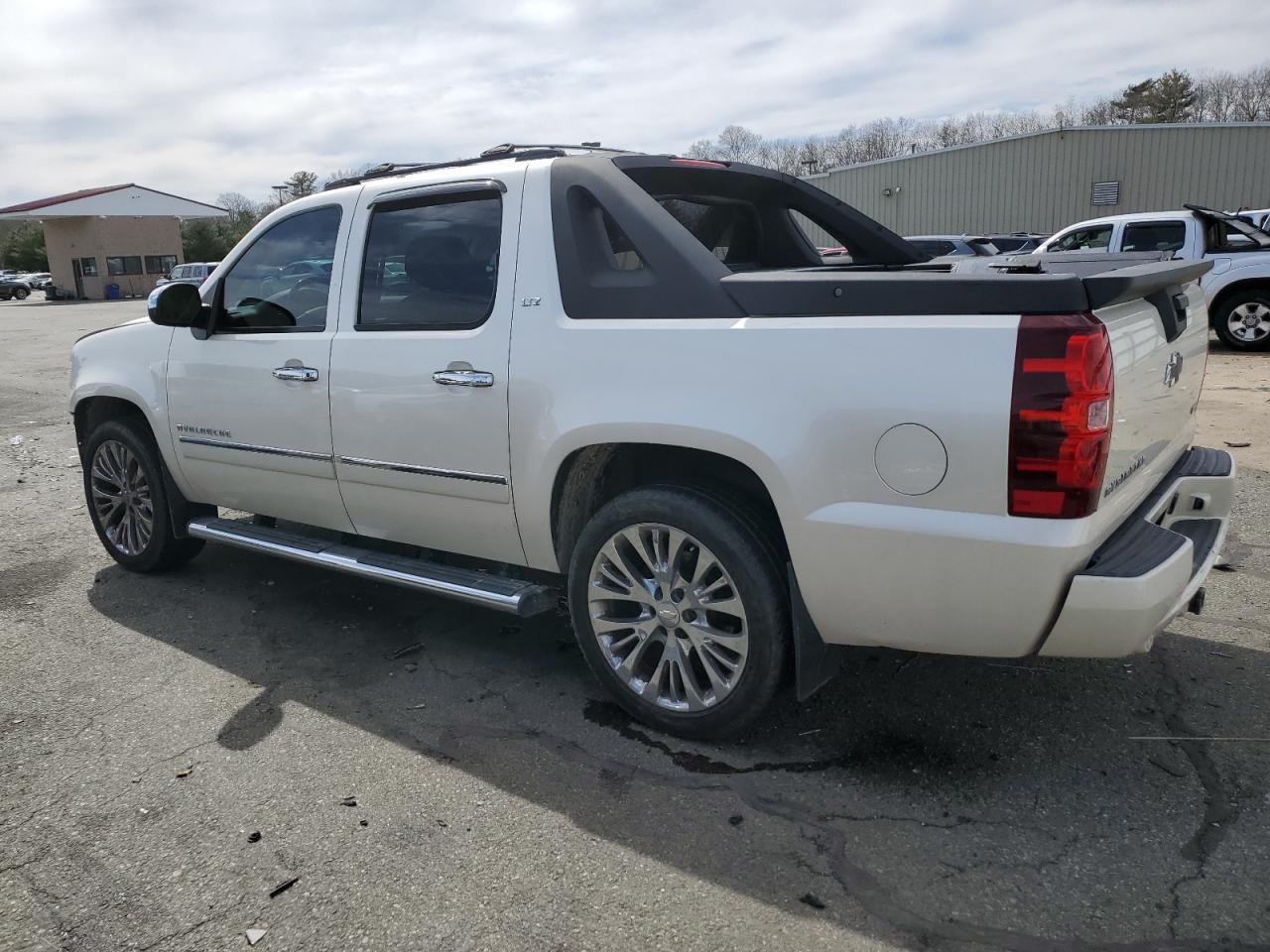 2011 Chevrolet Avalanche VIN 3GNTKGE37BG150275 Copart auction photo, front end damage thumbnail 2