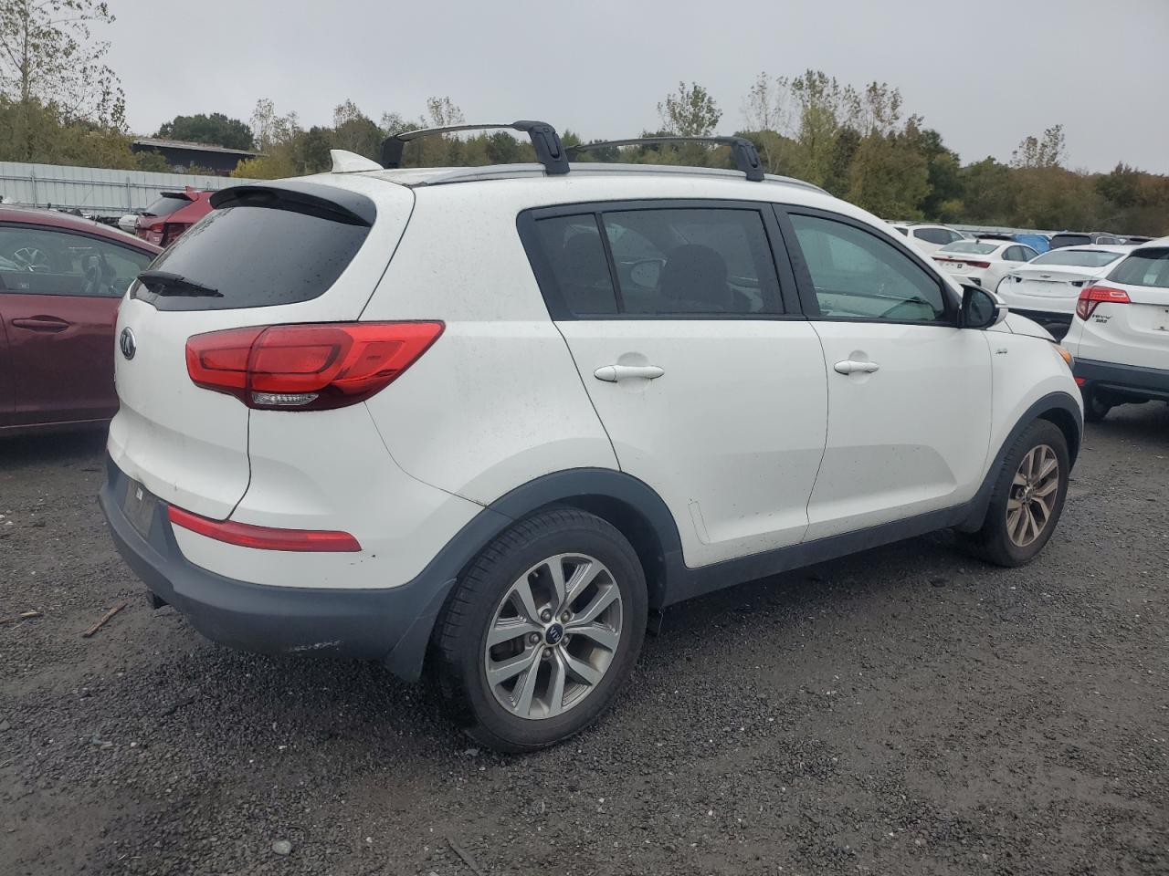 2015 KIA Sportage VIN KNDPBCAC0F7776244 Copart auction photo, front end / side damage thumbnail 3
