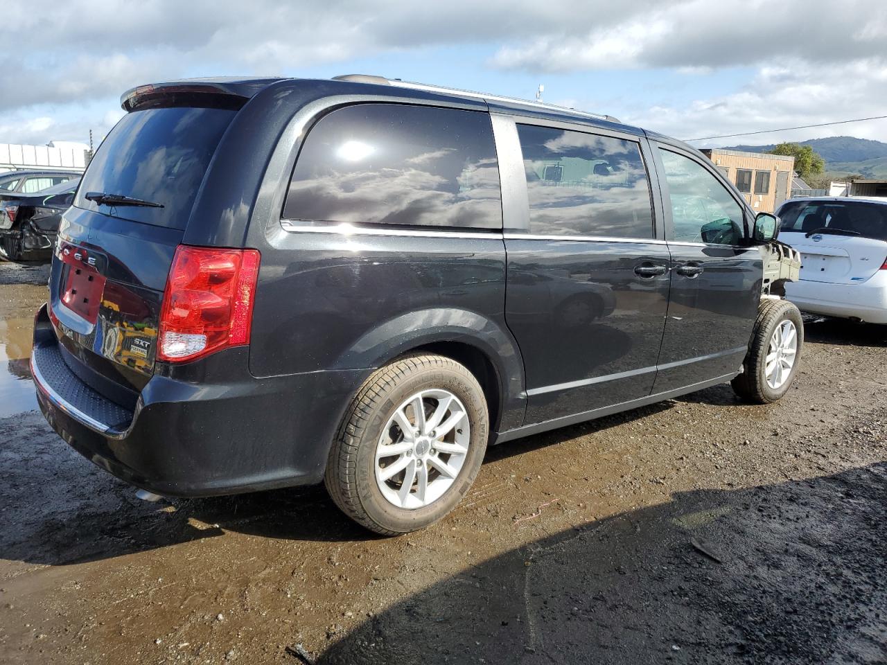 2019 Dodge Caravan VIN 2C4RDGCGXKR690443 Copart auction photo, front end damage thumbnail 3